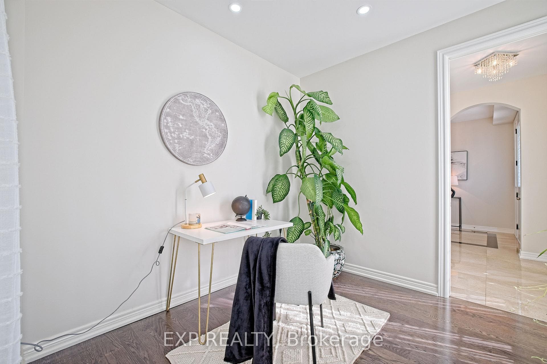 520 Dougall Avenue photo 8