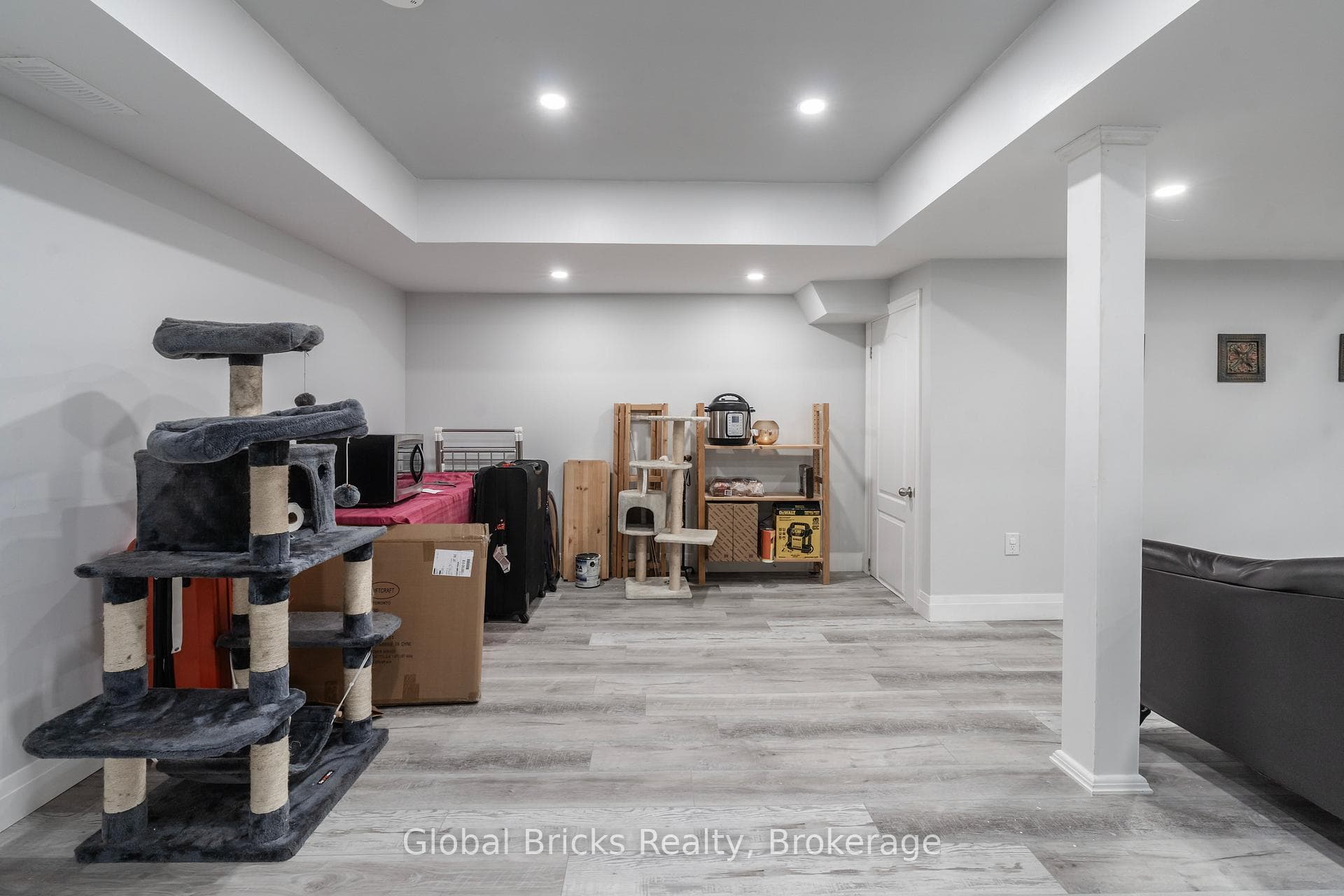 495 Blinco Terrace photo 40