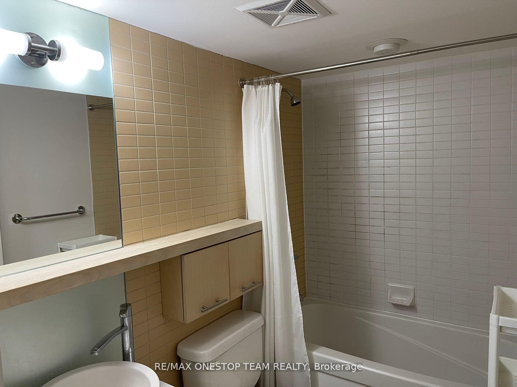 21 Carlton Street Unit 406 photo 11