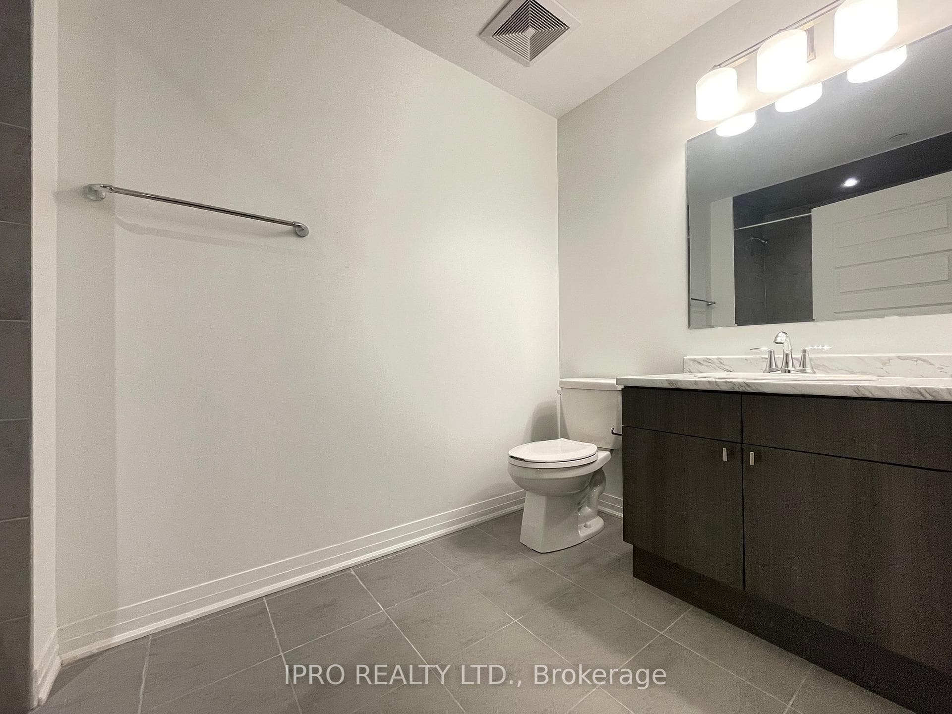 470 Gordon Krantz Avenue Unit 521 photo 13
