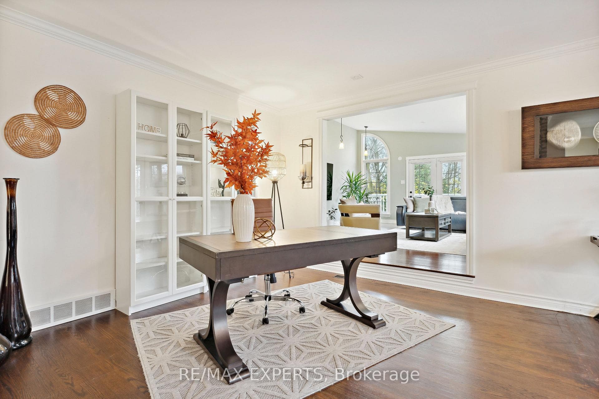 15133 Dufferin Street photo 8