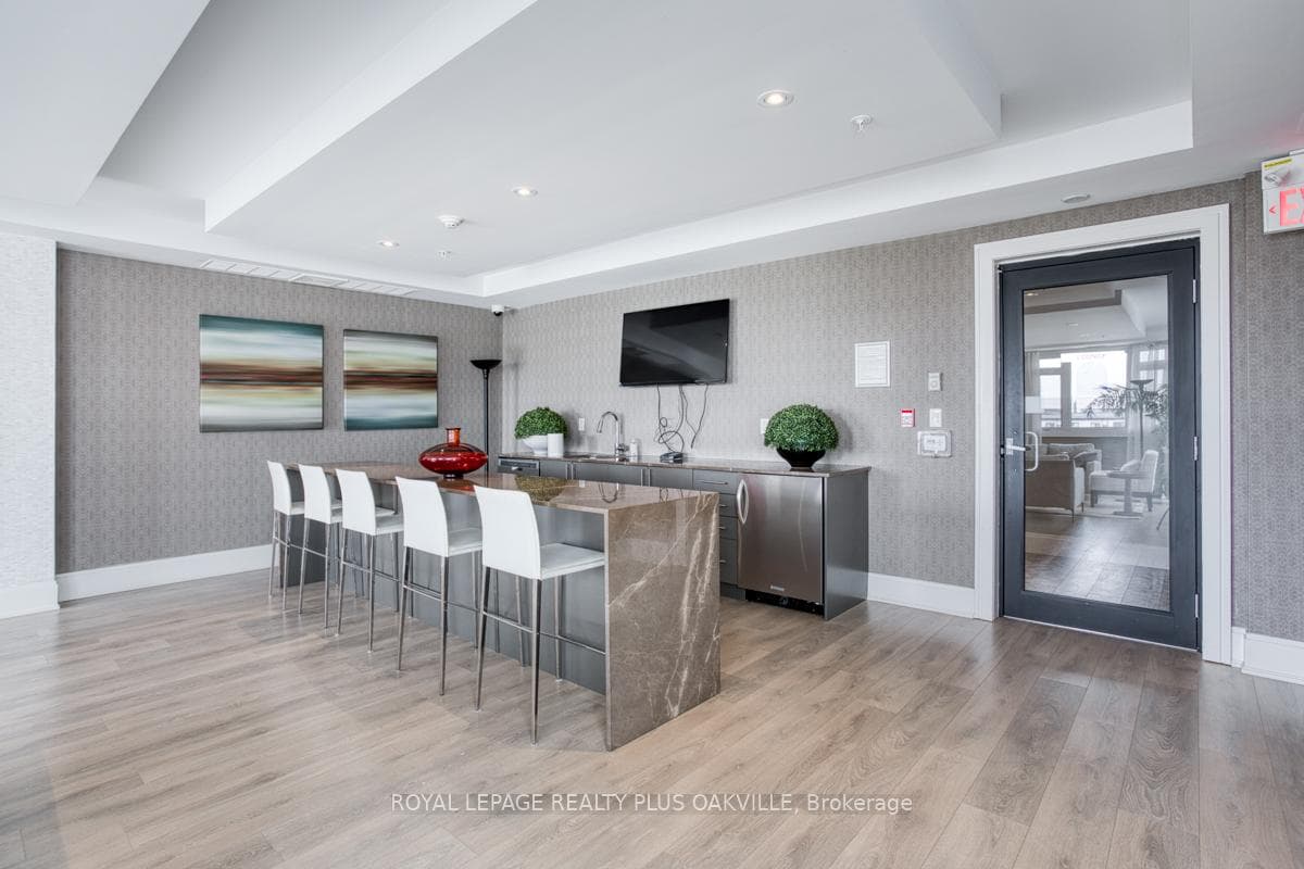Amenities - Lounge