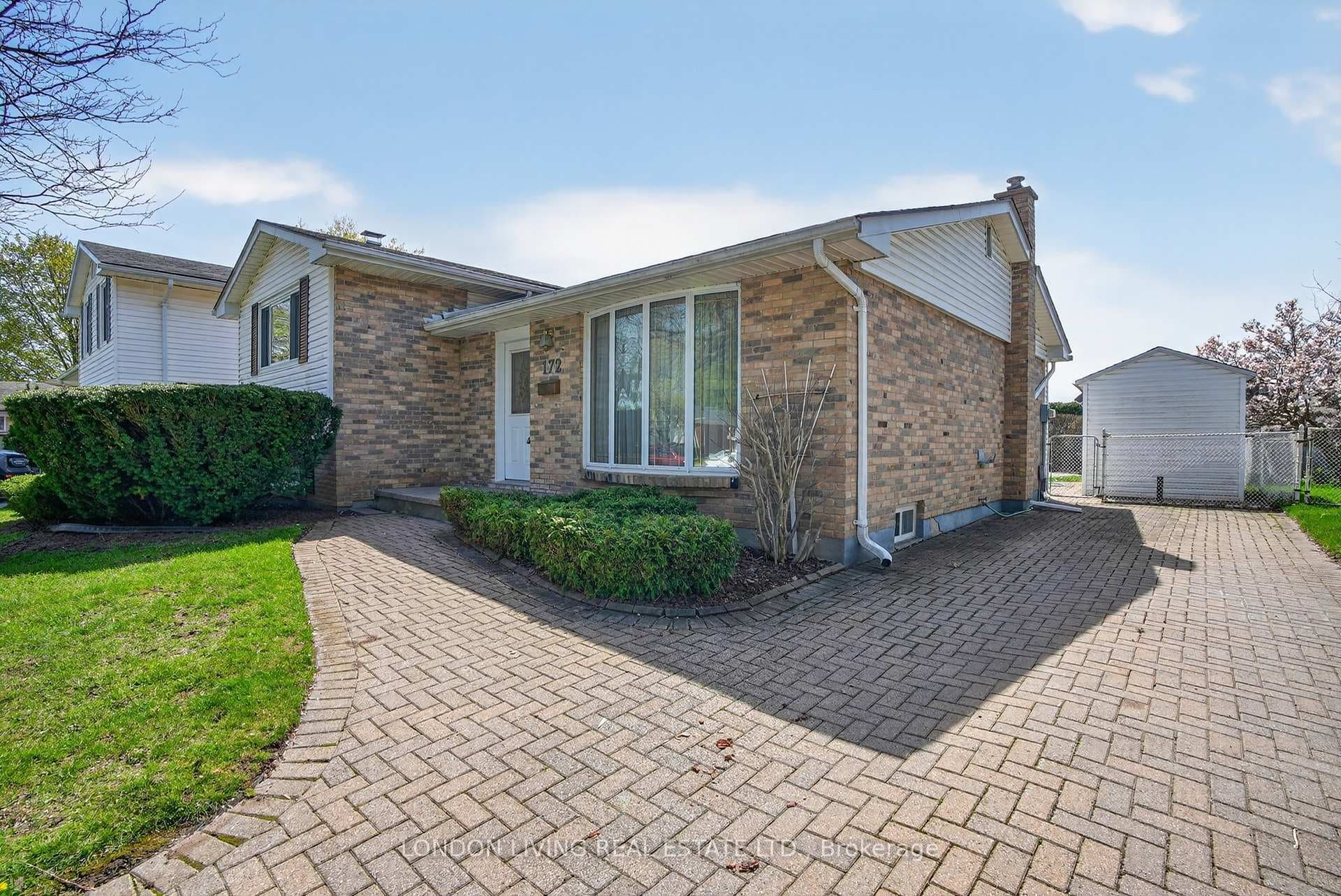 172 Meridene Crescent photo 4