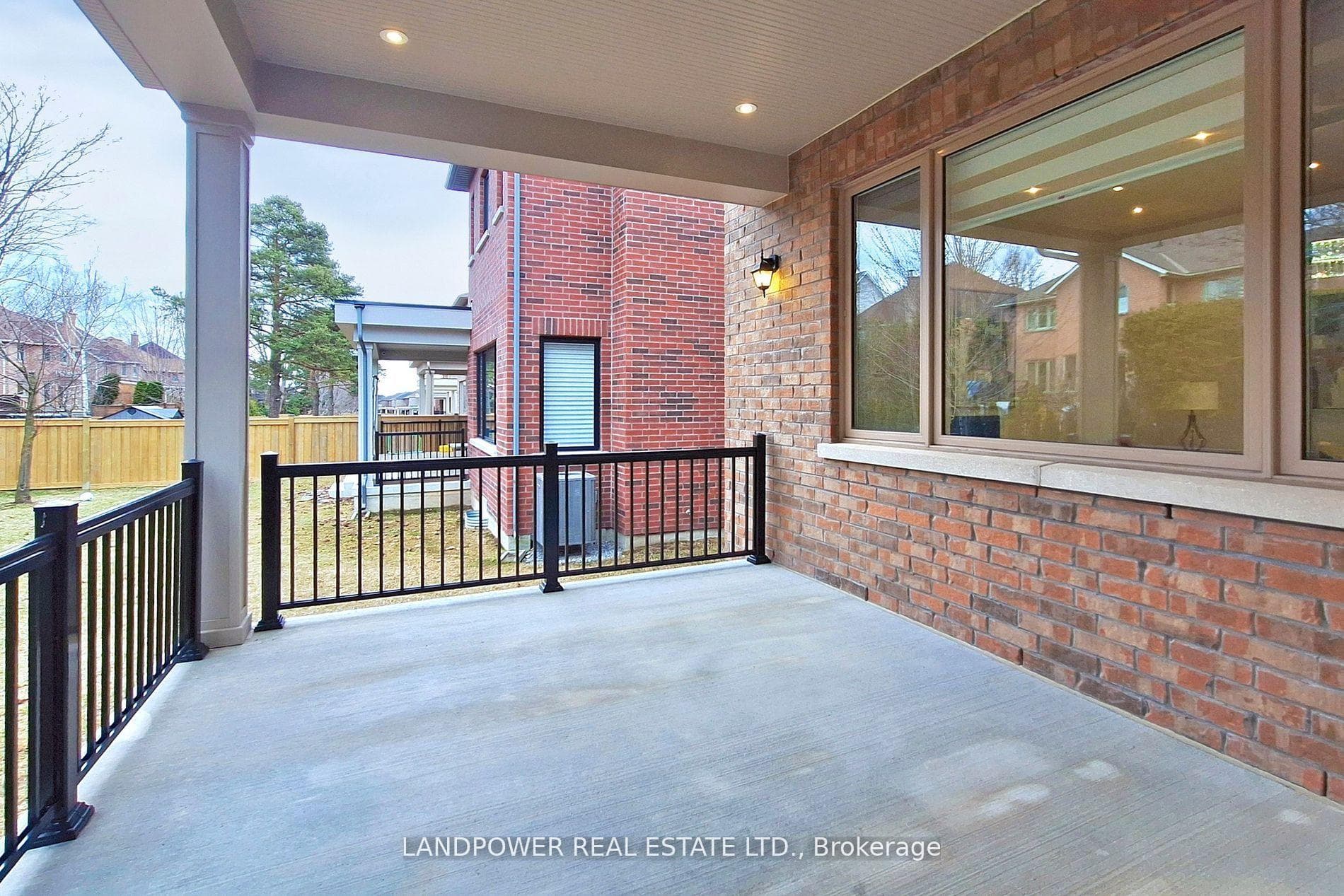 52 Klees Crescent photo 32