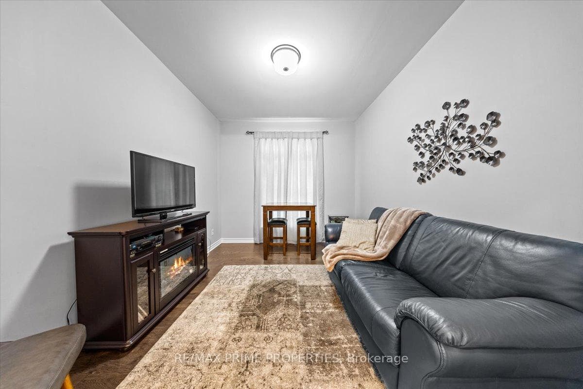724 Cartographe Street photo 12