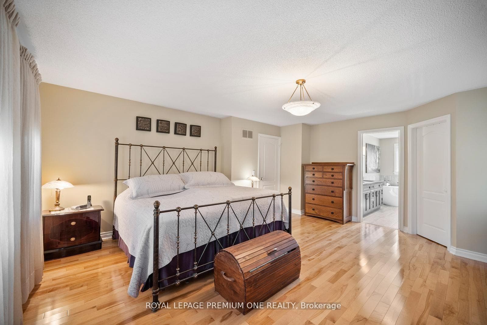 536 Village Parkway photo 23