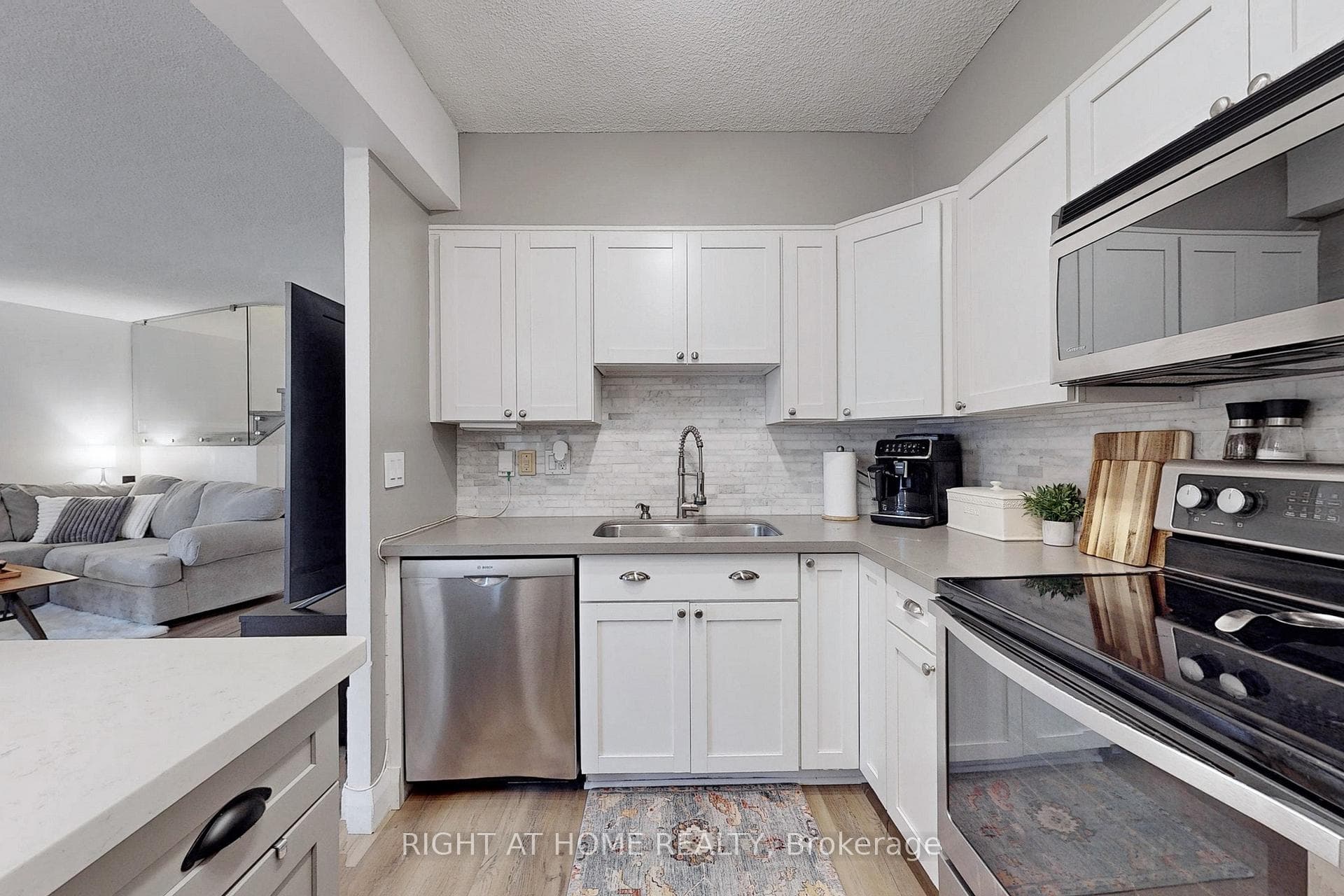 33 Harbour Square Unit 1610 photo 6