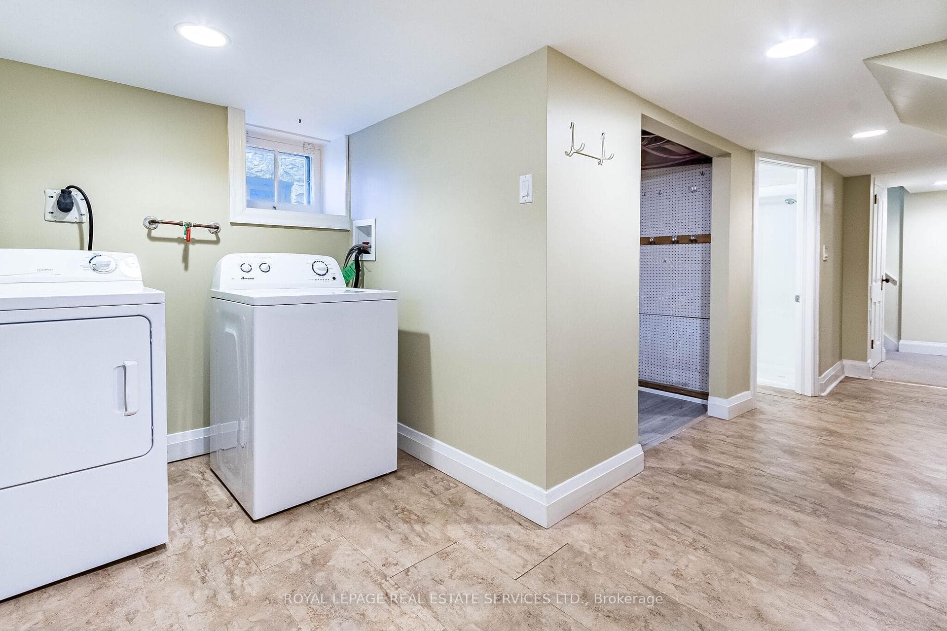 1107 Royal York Road photo 24