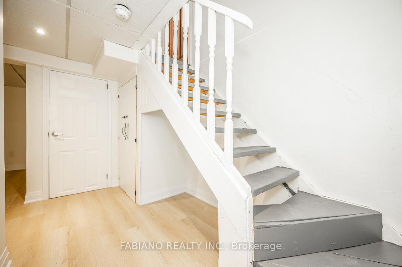 40 Rainbow Drive photo 29