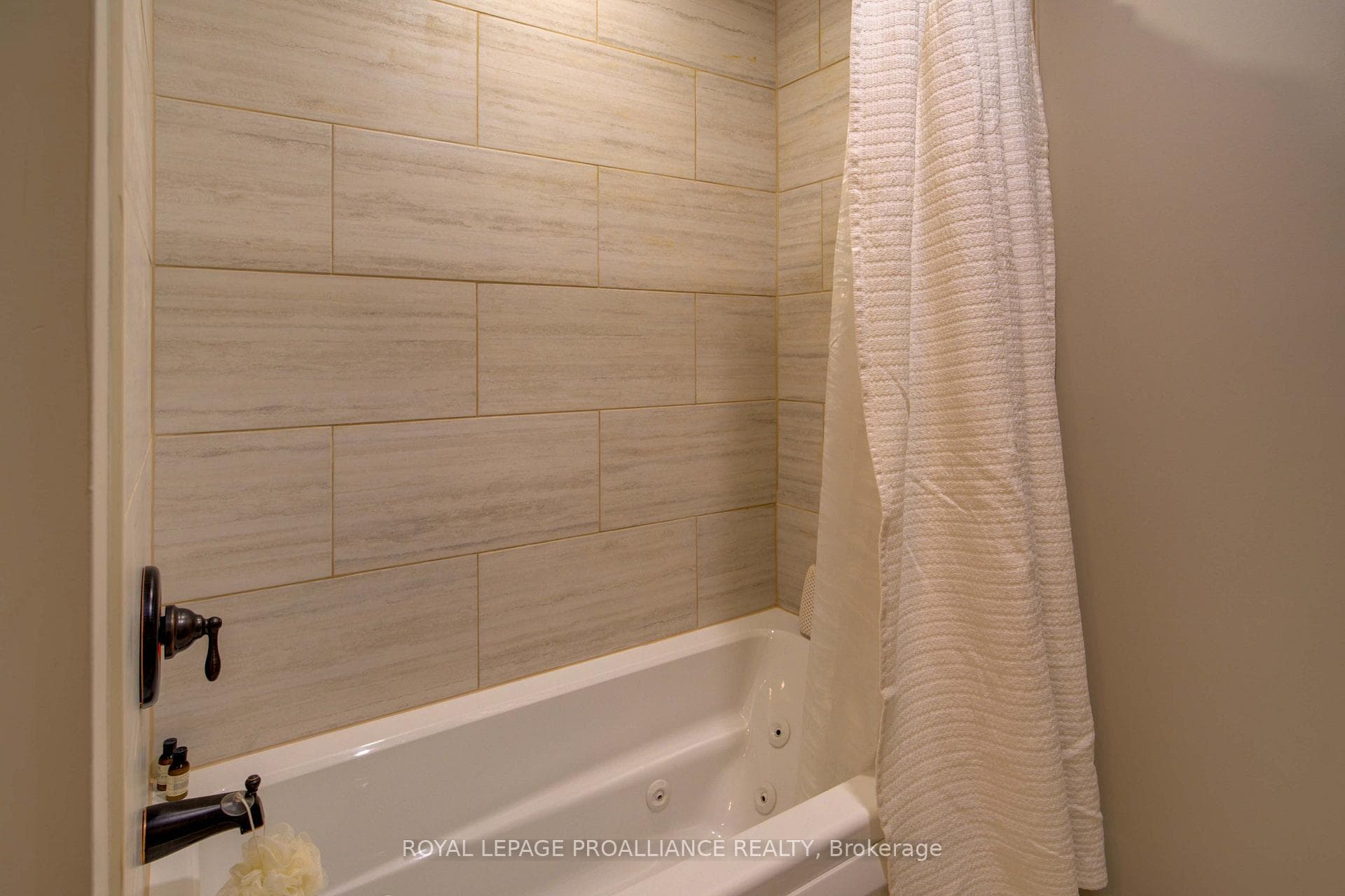 1086 Prince Street photo 9