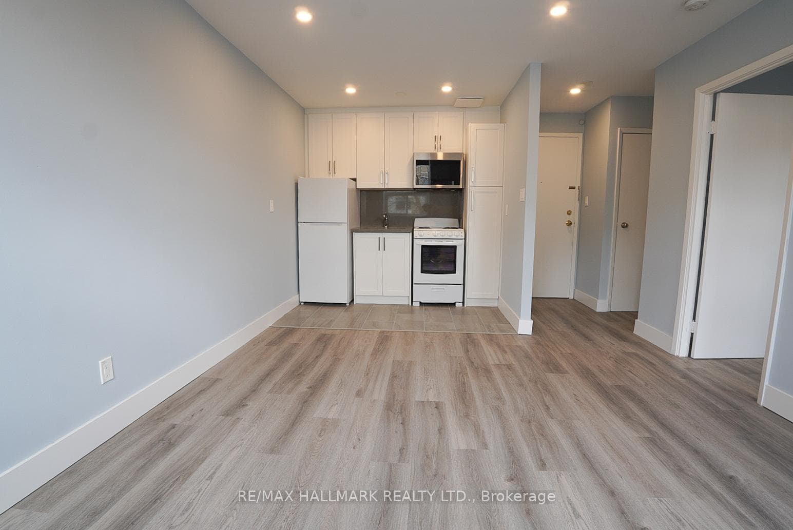 Living/Kitchen