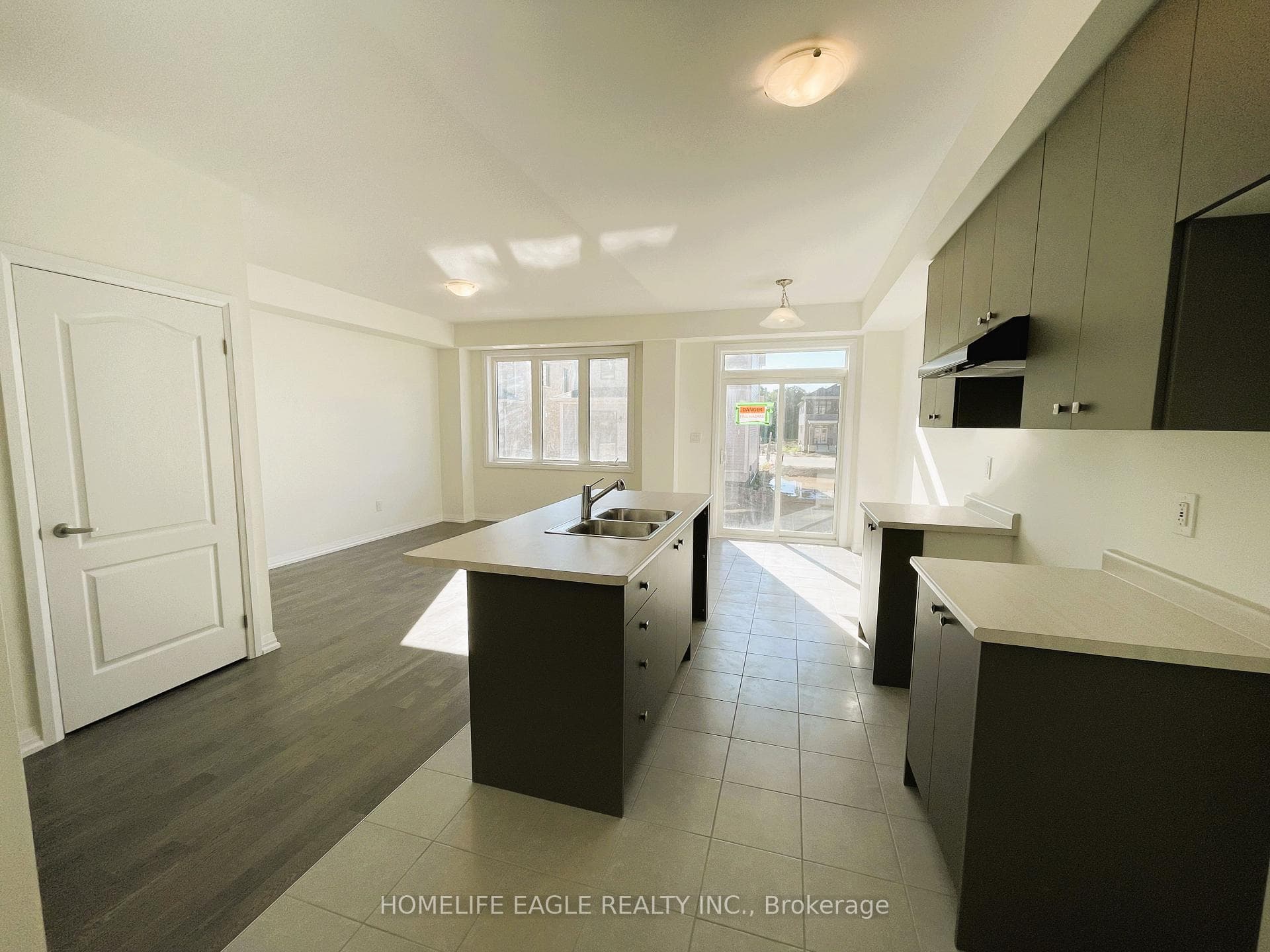 August Pictures. Latest Pictures have appliances.