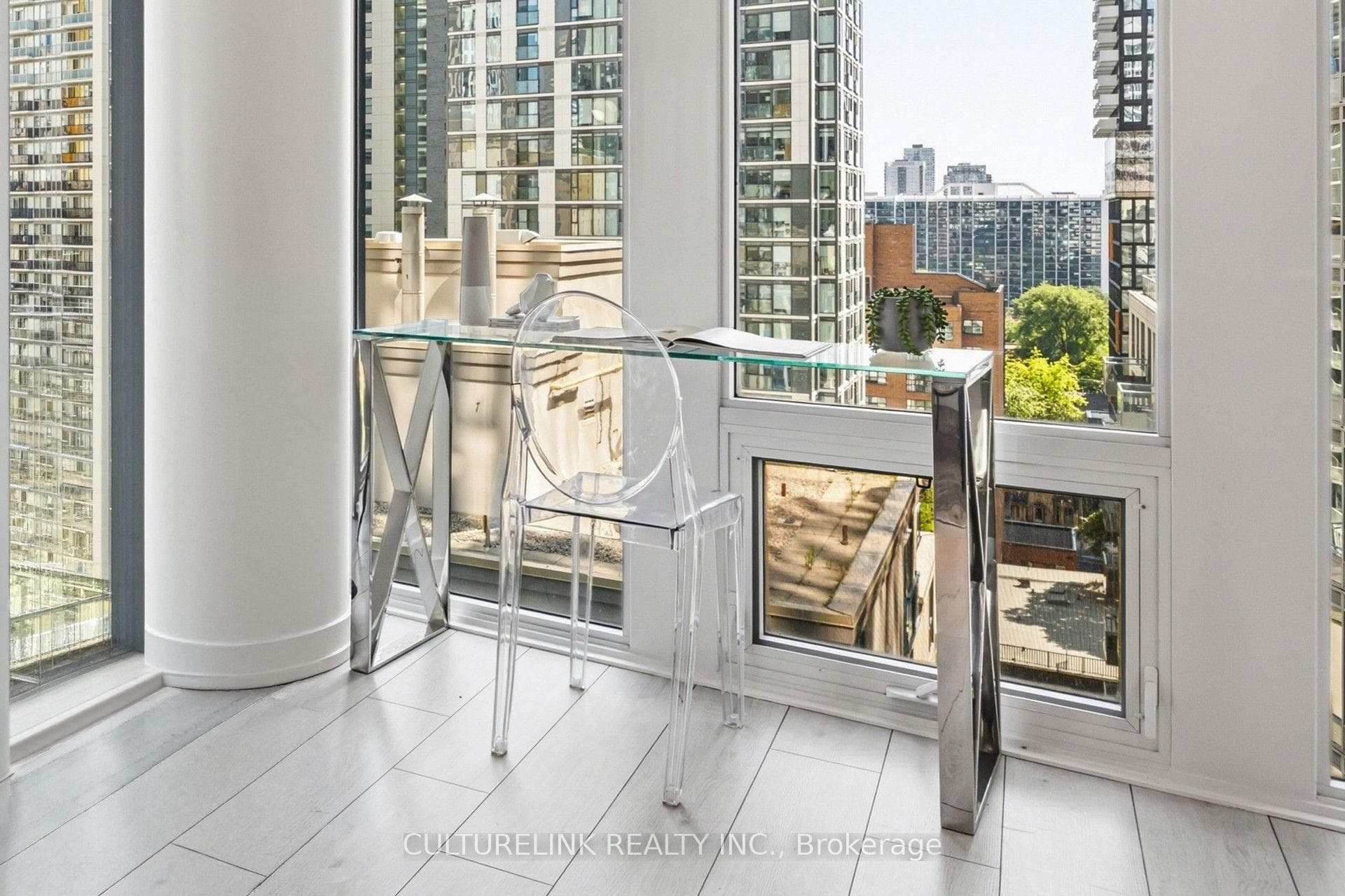 60 Shuter Street Unit 1611 photo 4