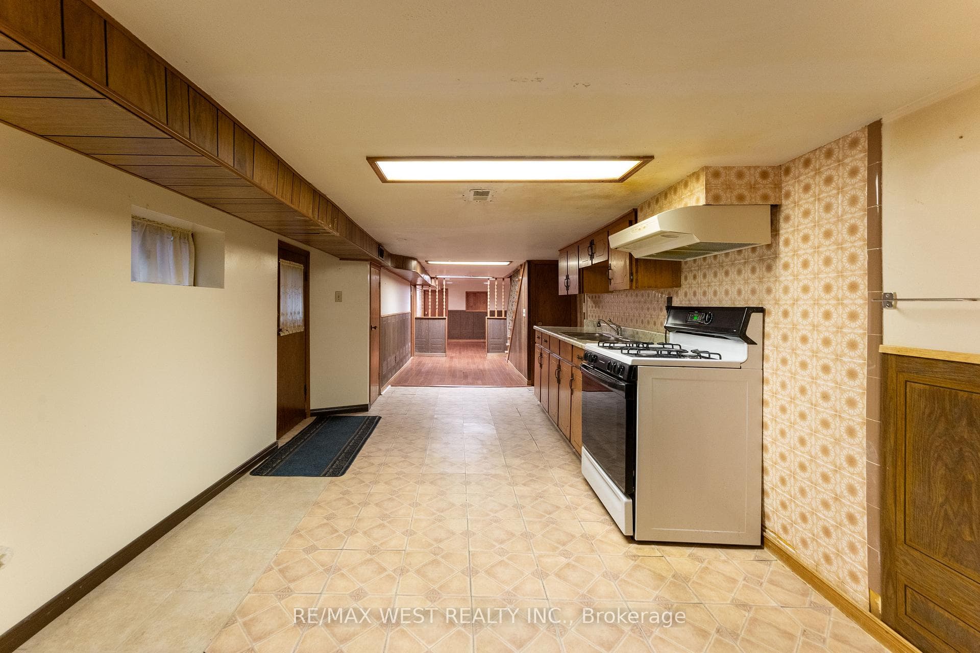 205 Markham Street photo 38