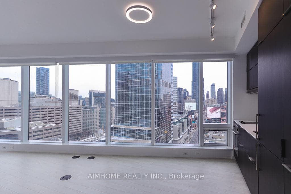 197 Yonge Street Unit 1812 photo 2