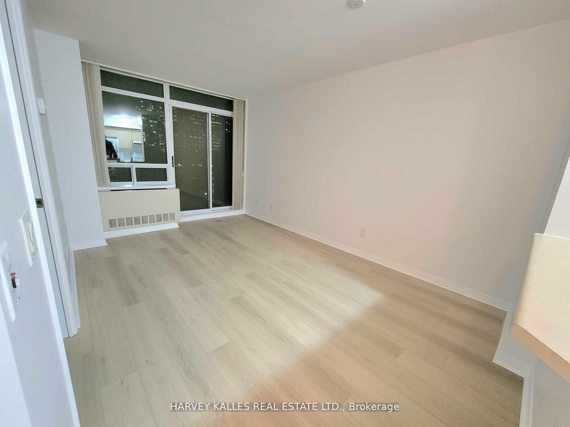 155 Beecroft Road Unit 1009 photo 4