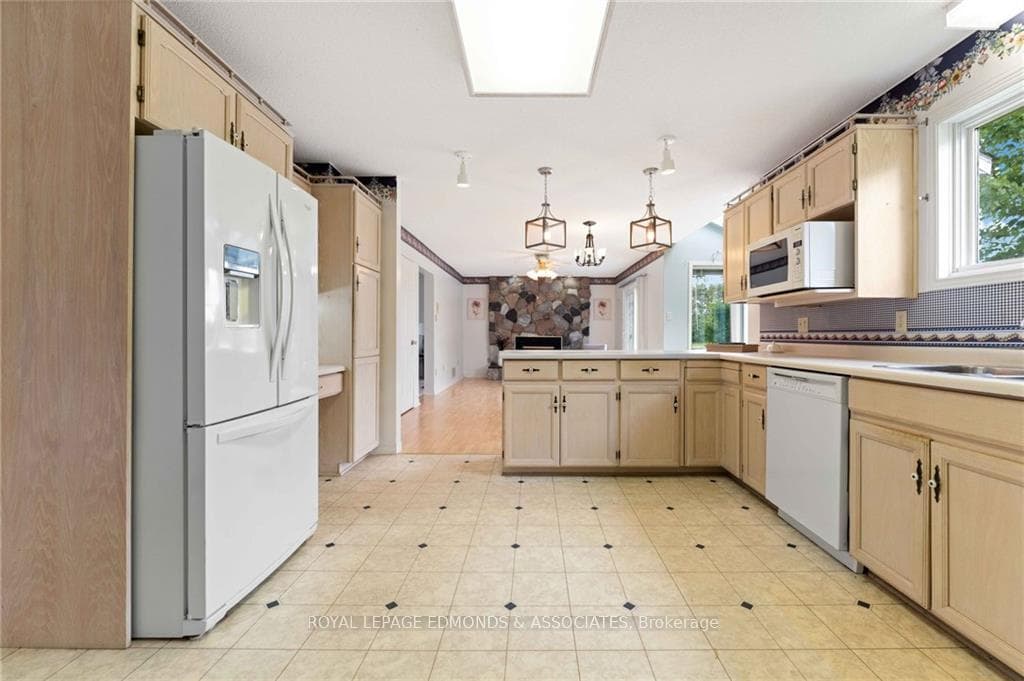 1703 FOREST LEA Road photo 7