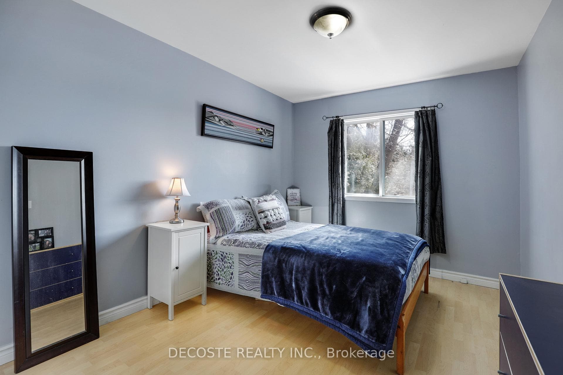 877 Queen Street photo 21