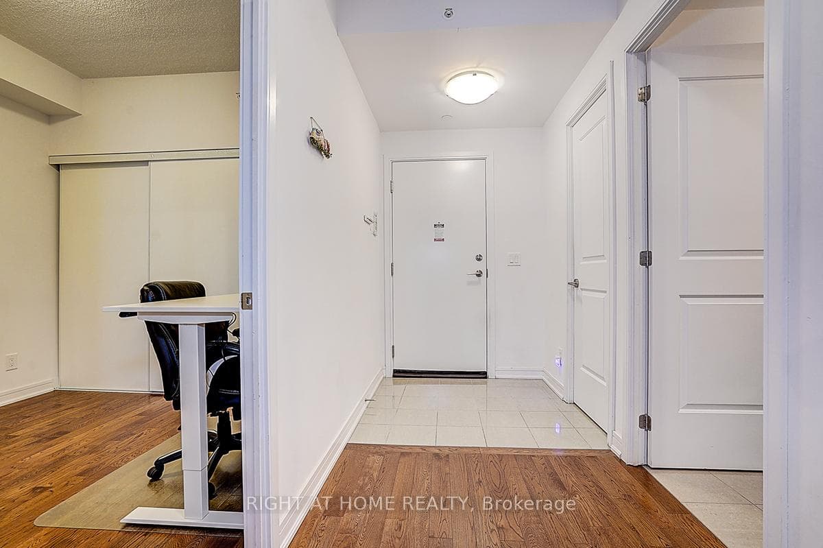 9201 YONGE Street Unit 205 photo 7