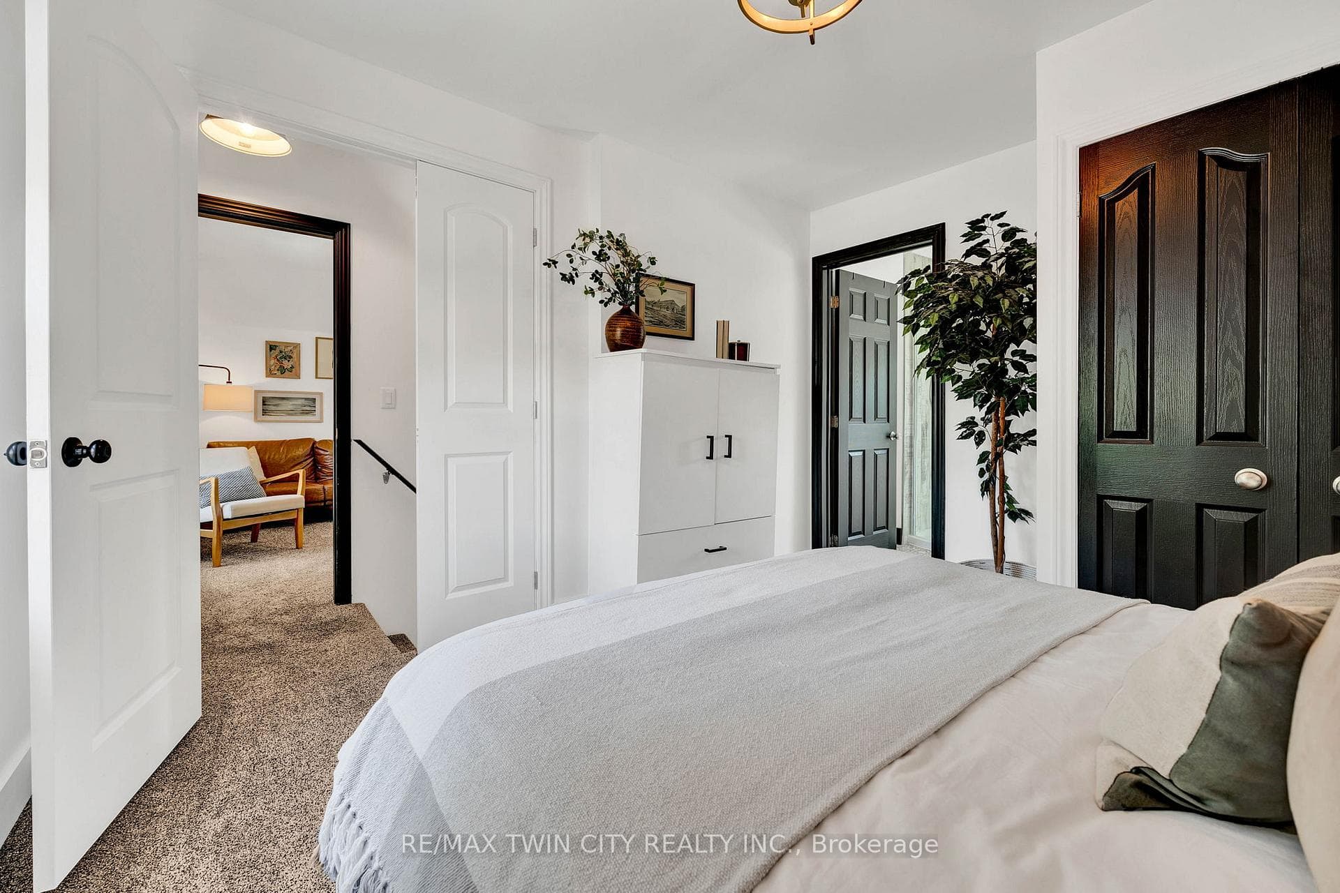 124 BLUCHER Street photo 15