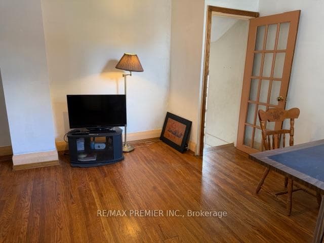 66 Lambton Avenue photo 8