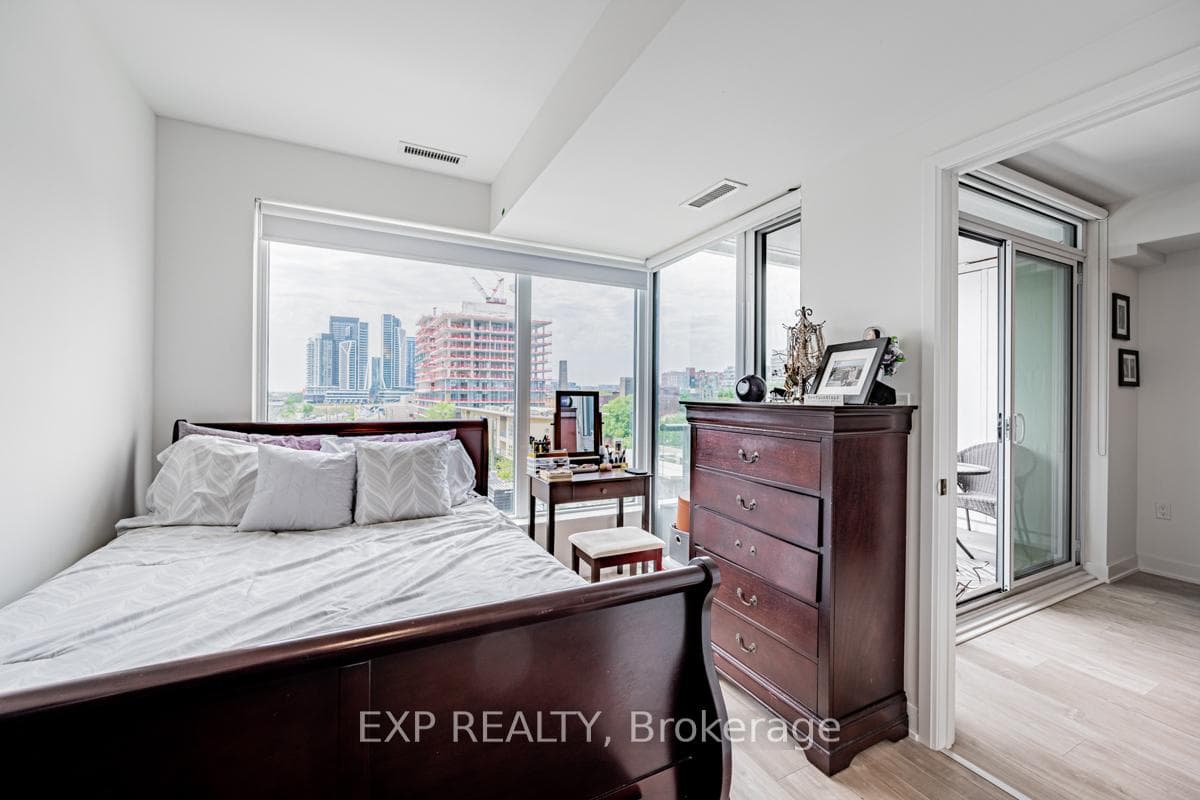 27 Bathurst Street Unit 409w photo 21
