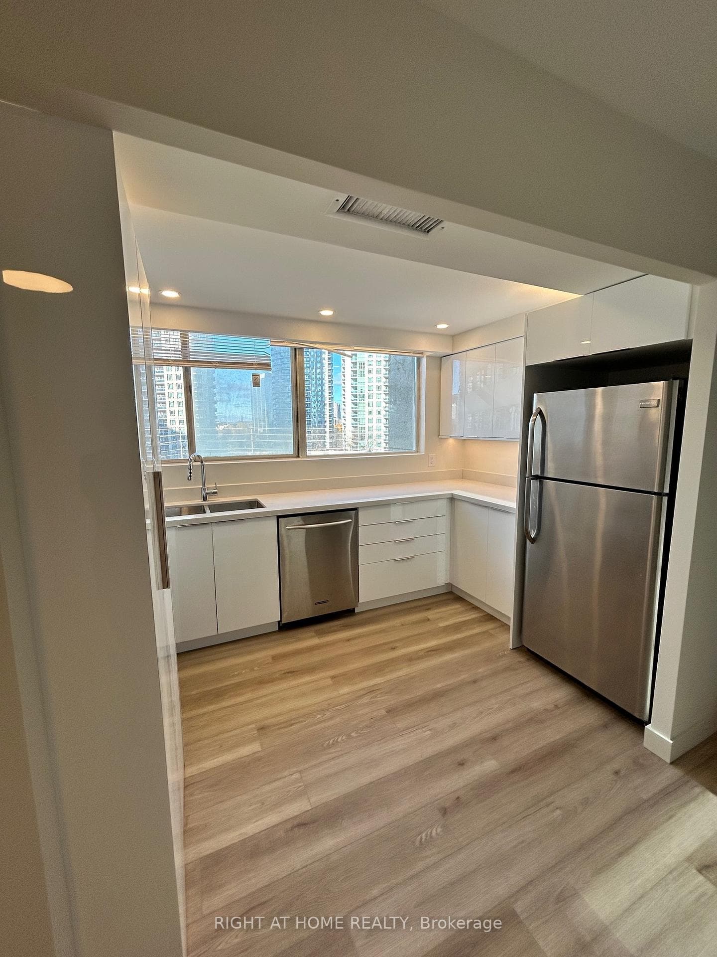 3700 KANEFF Crescent Unit 809 photo 11