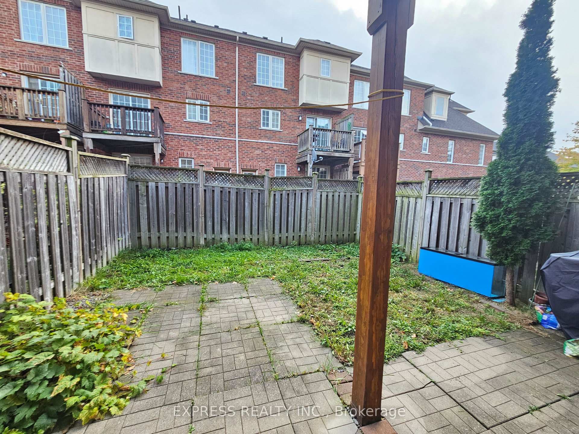 104 Prince Charles Way photo 34