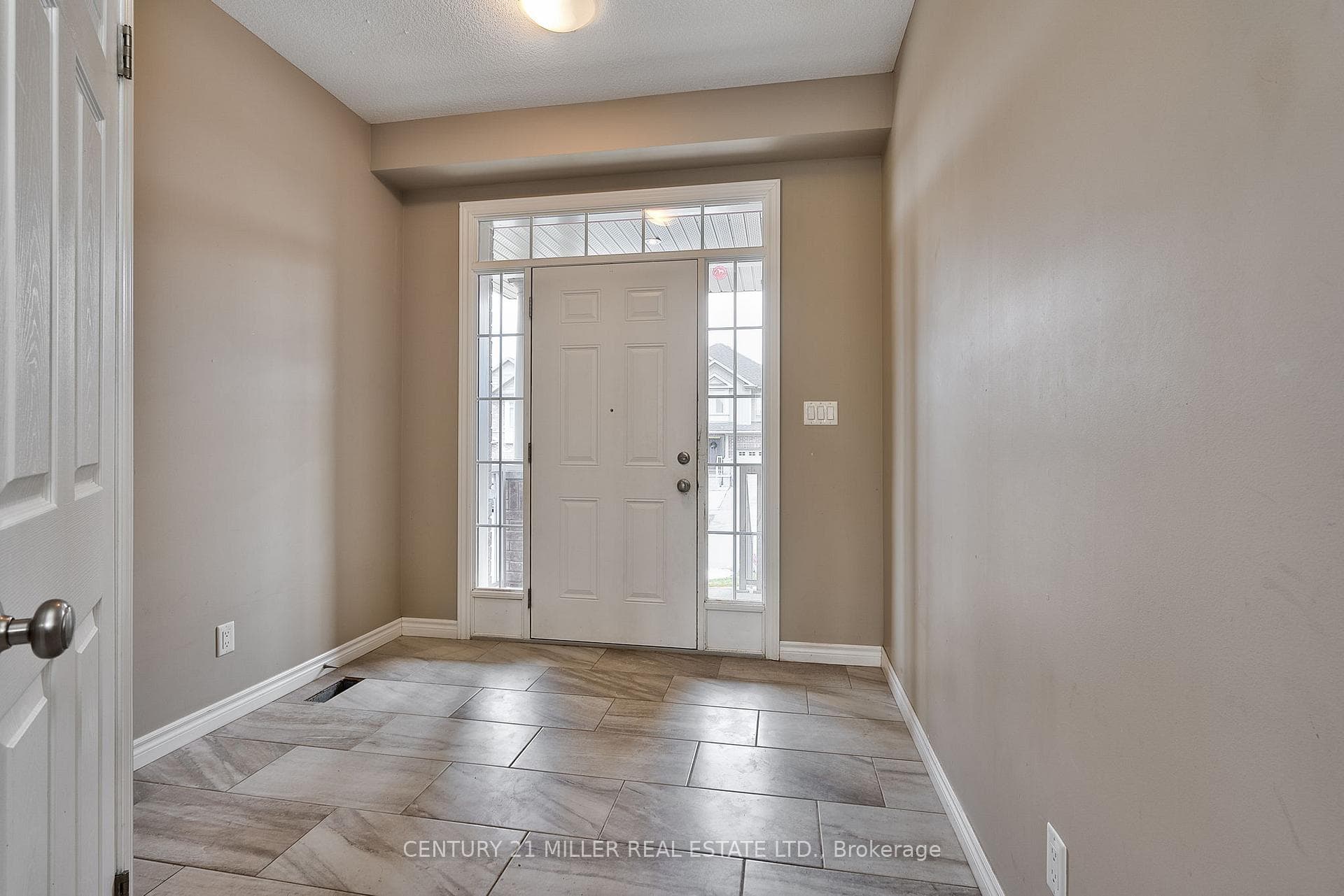 441 Avens Street photo 3