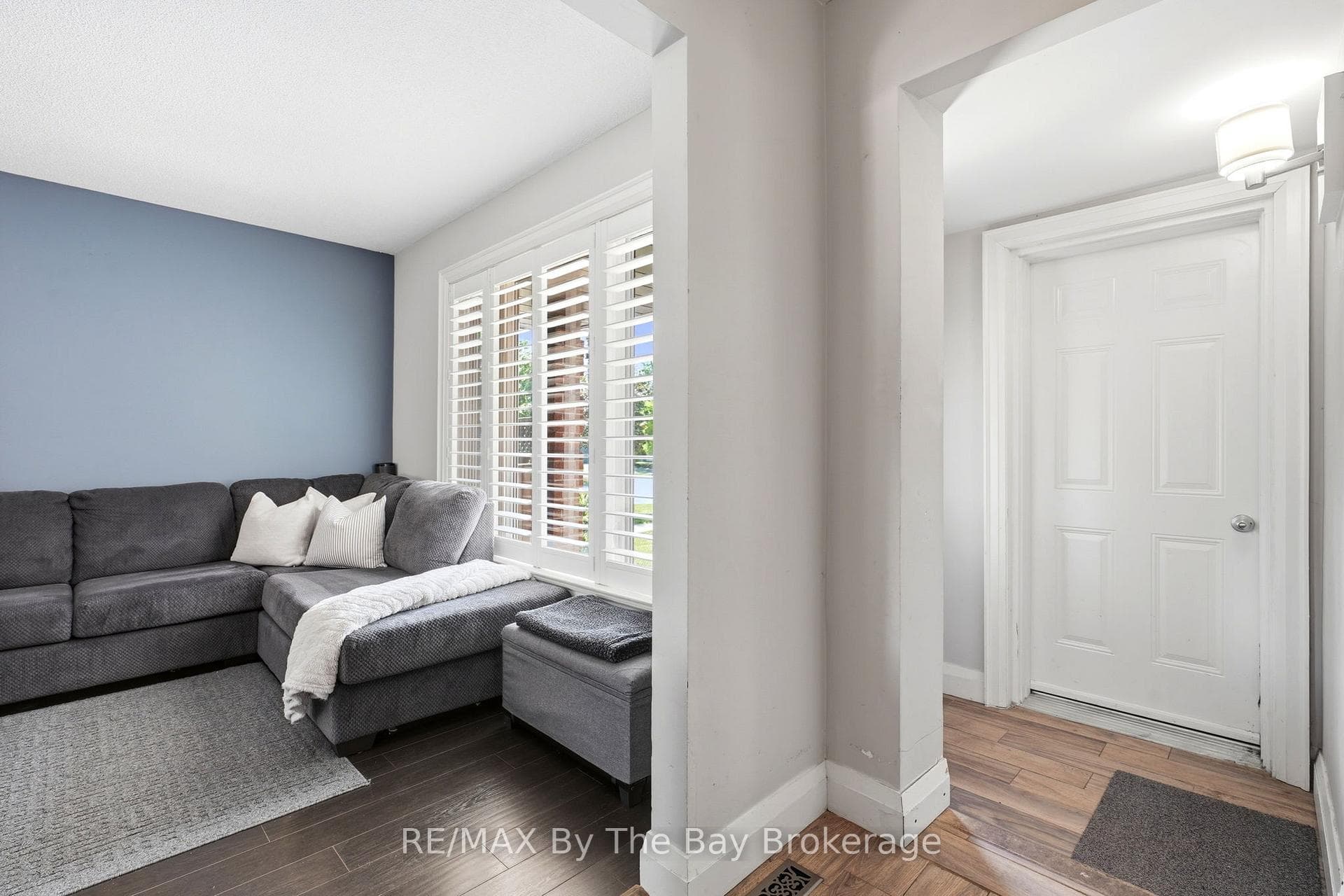291 Woodlawn Crescent photo 5