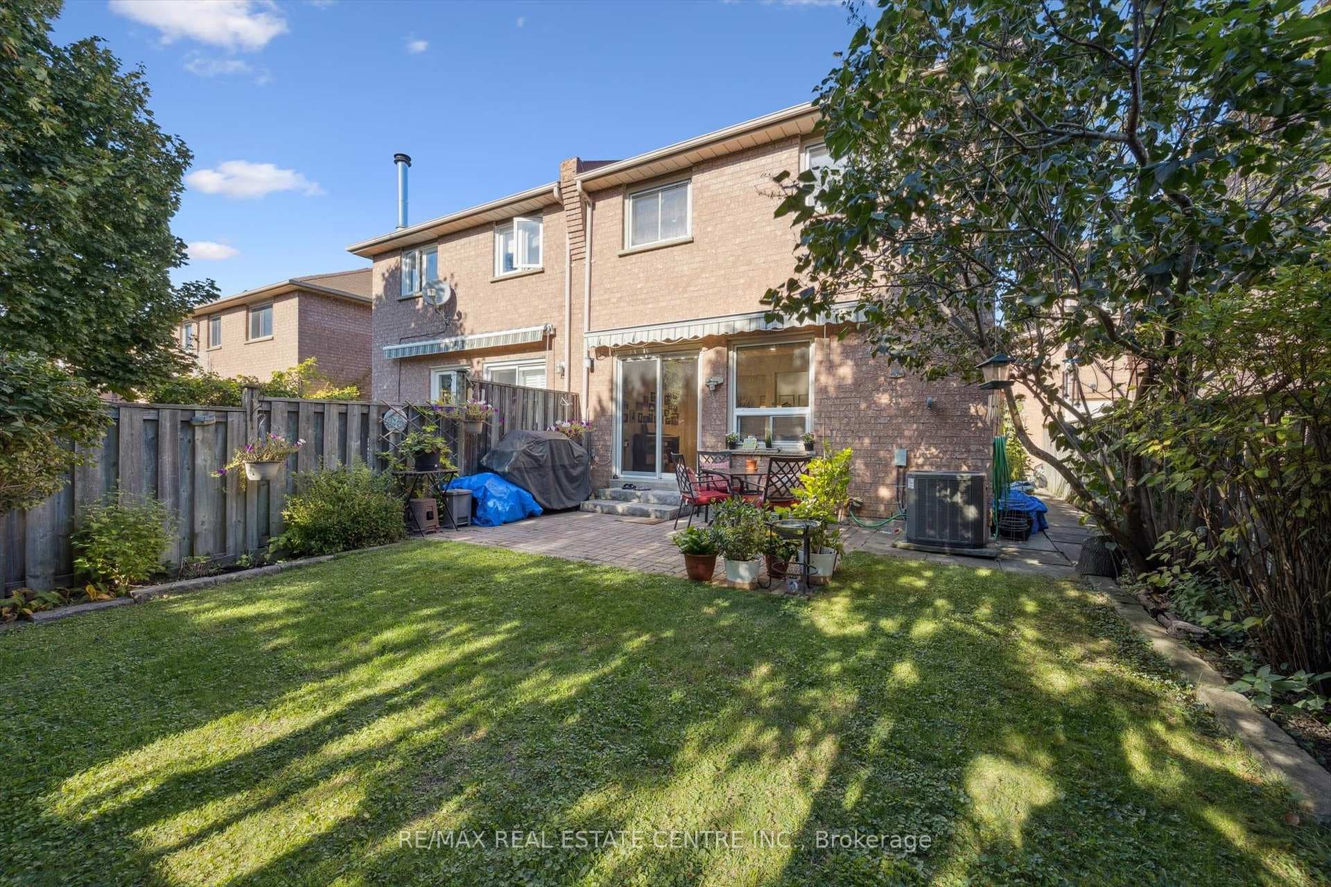 550 Ashprior Avenue photo 37