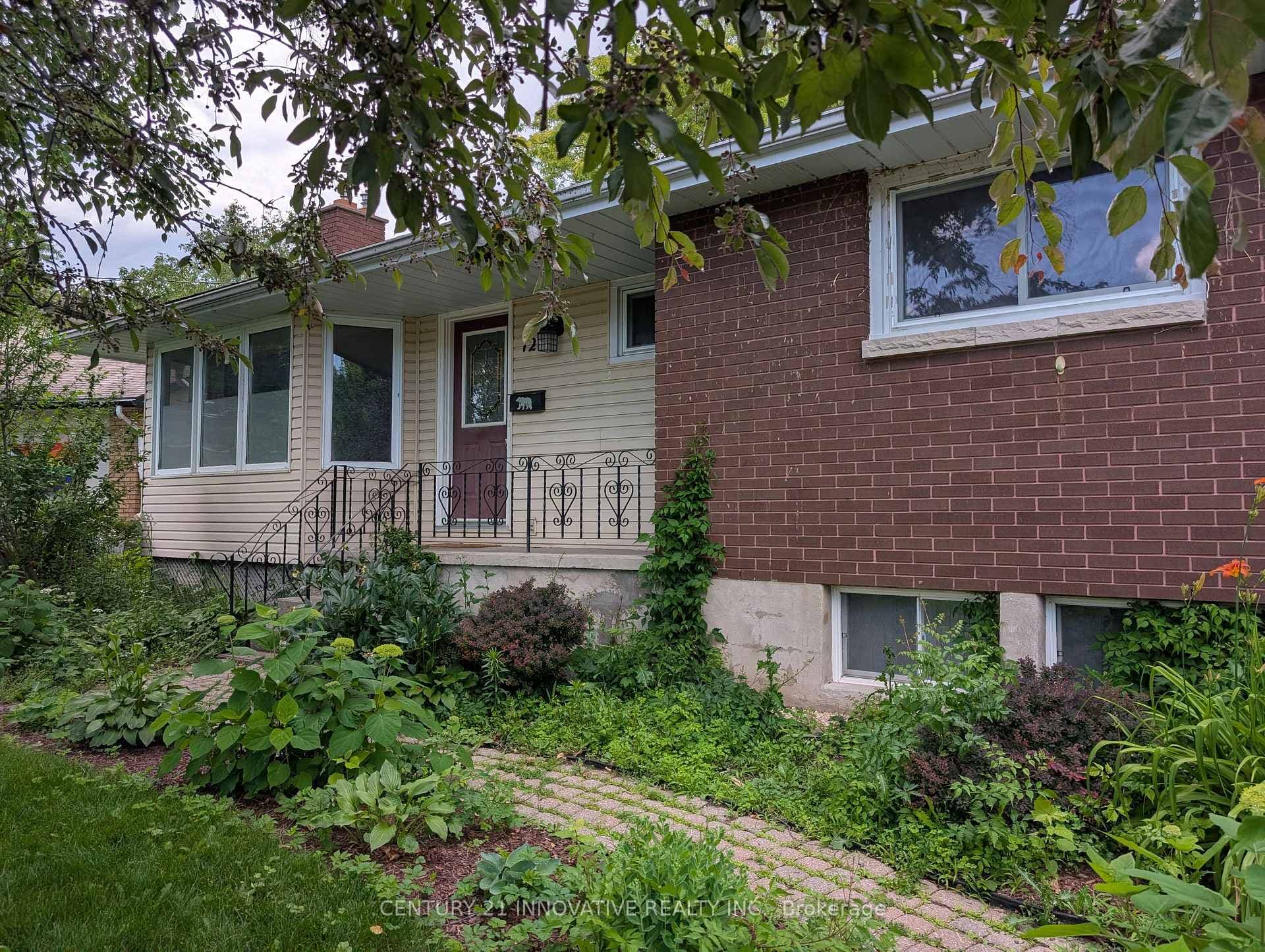 12 Kingsway Court photo 4