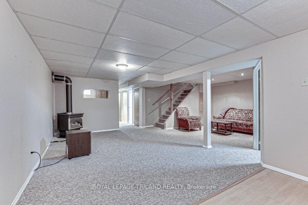 7 Ripley Lane photo 22