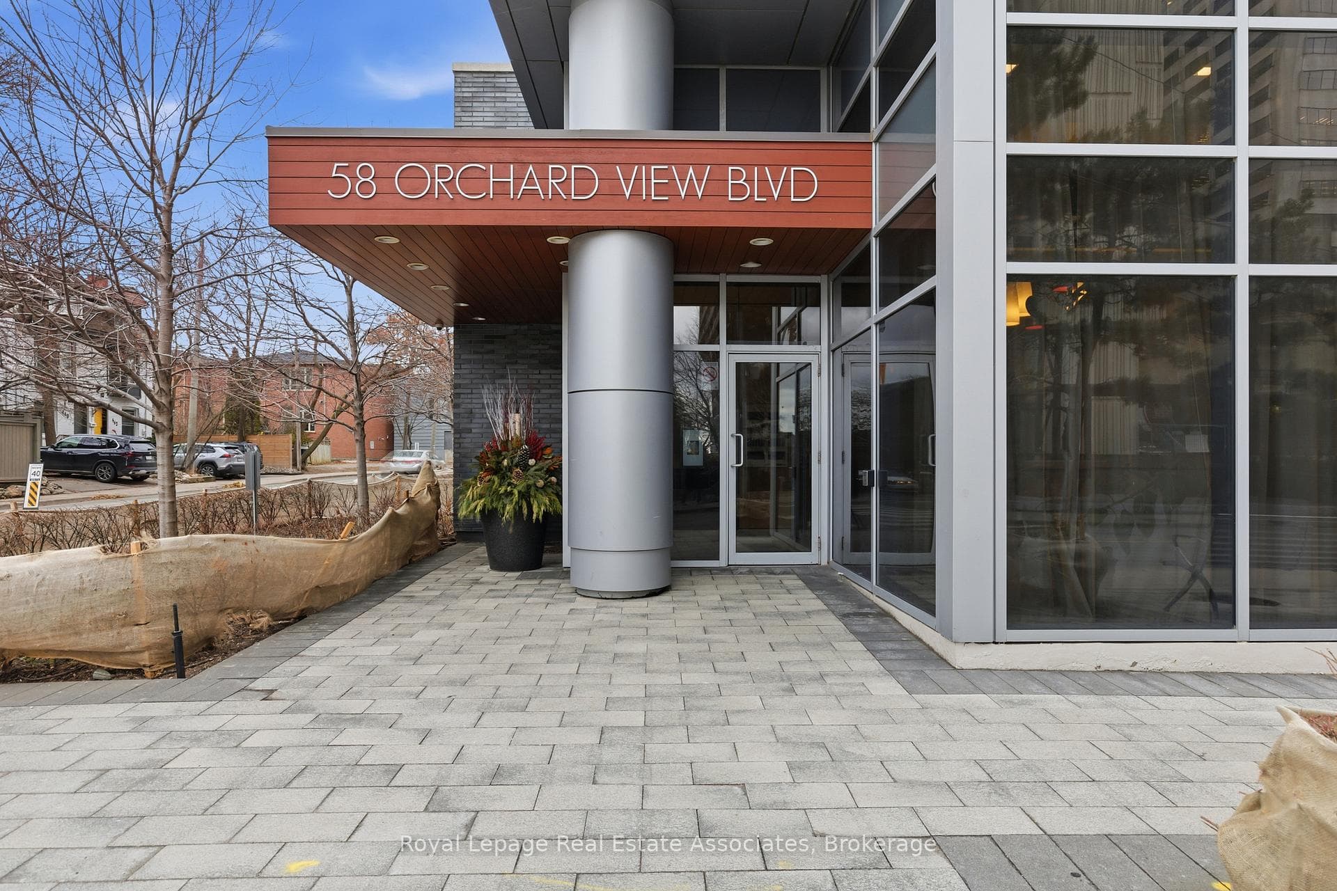 58 Orchard View Boulevard Unit 1606 photo 2
