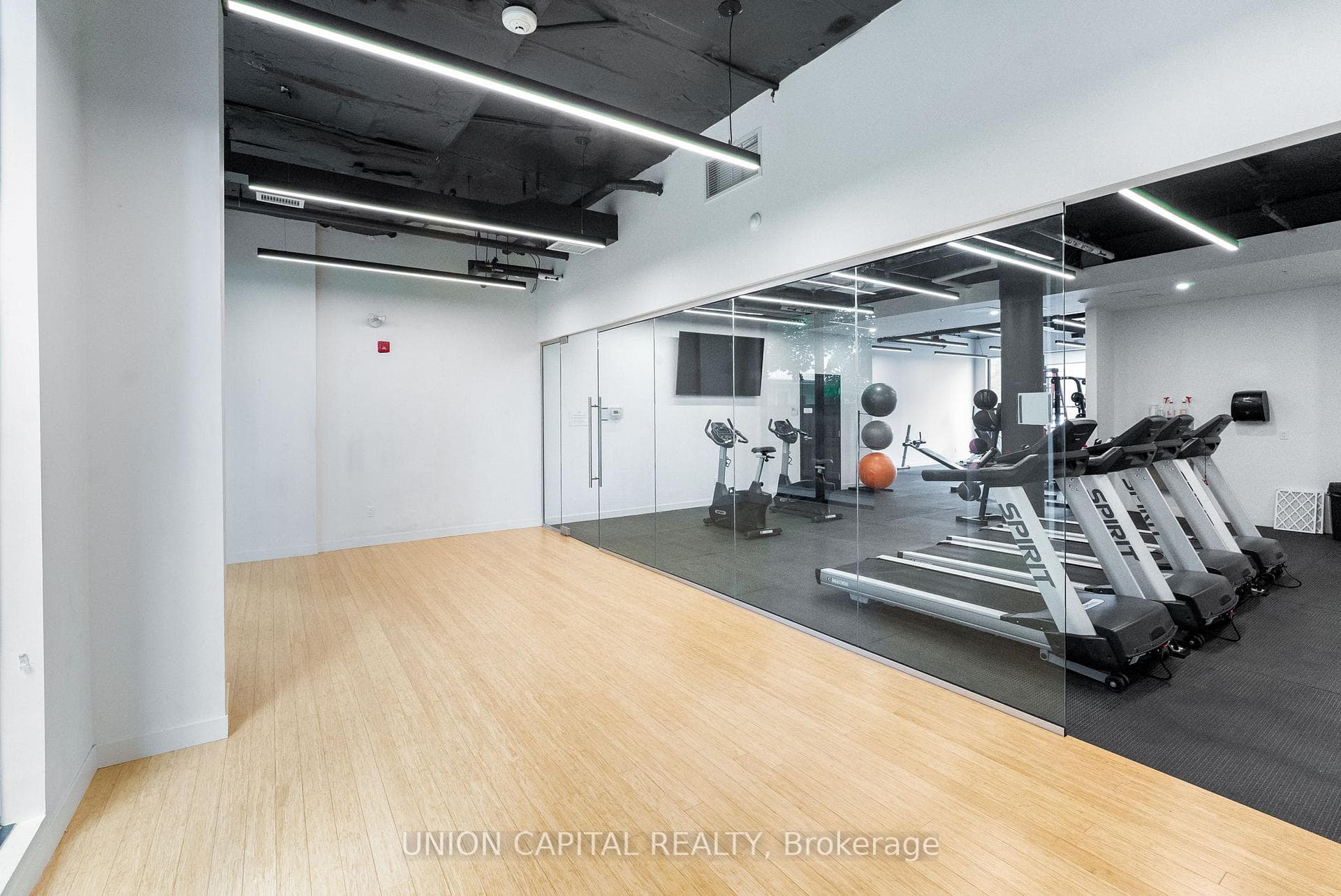 1800 Simcoe Street Unit 301 photo 20