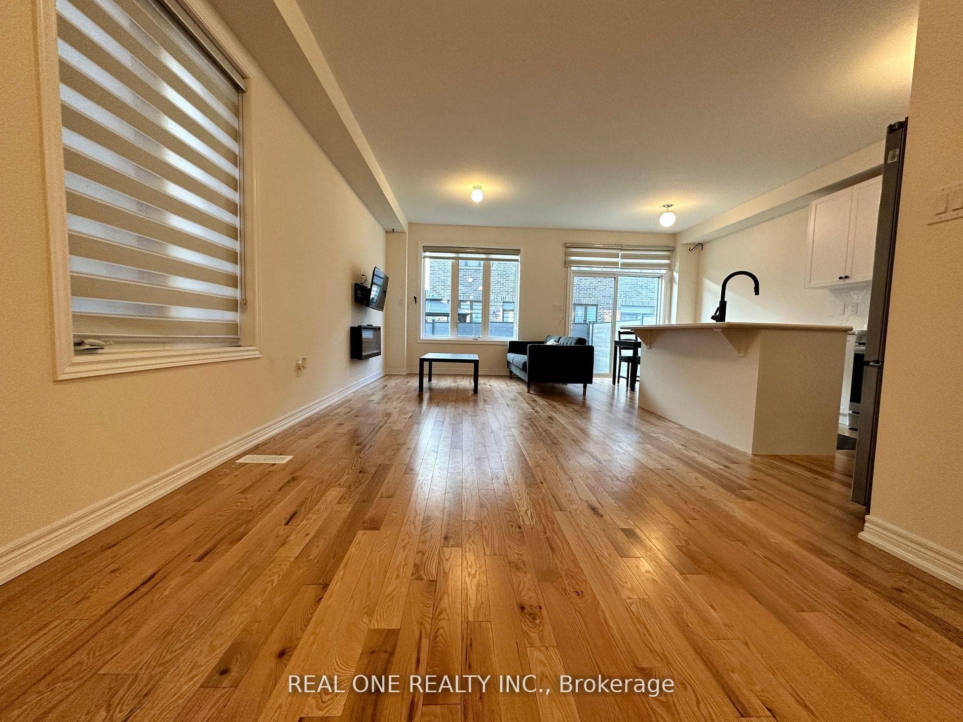 16 Hewison Avenue photo 2