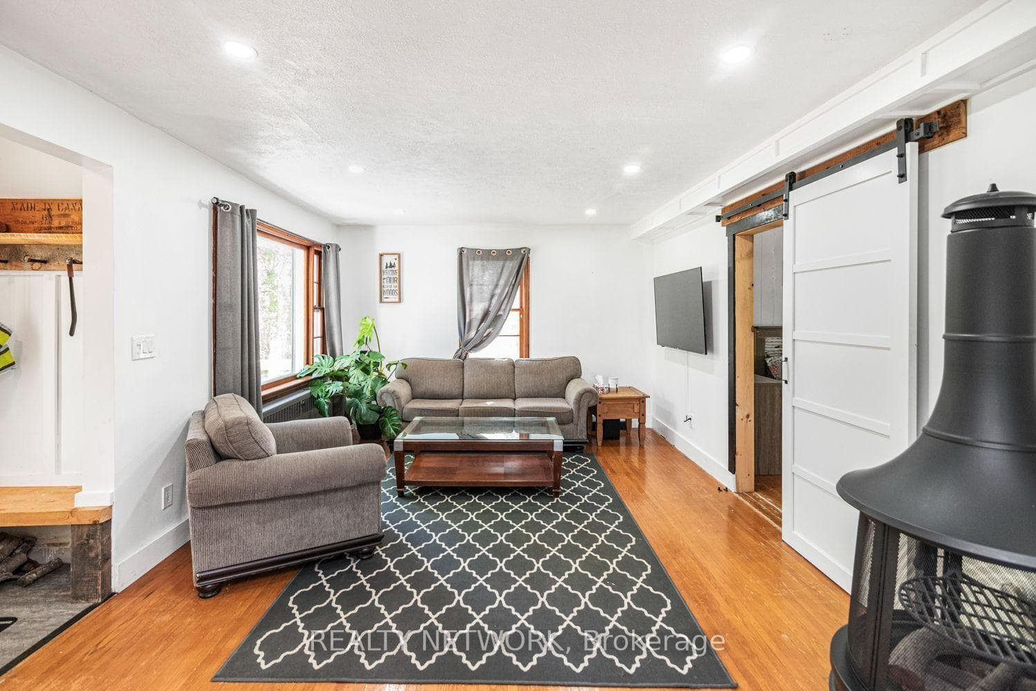 32 Grant Avenue photo 10