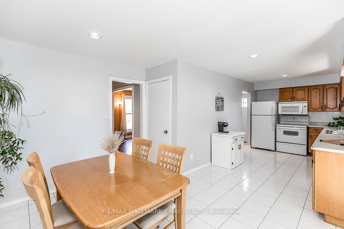 799 Lakeshore Road photo 11