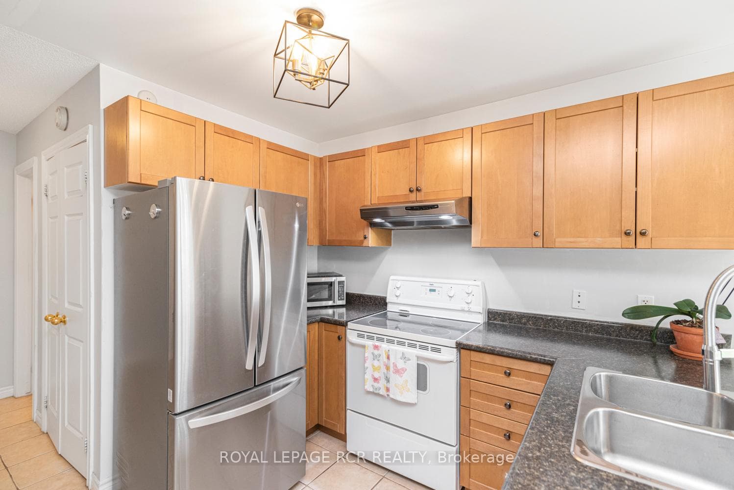 329 East Avenue photo 9