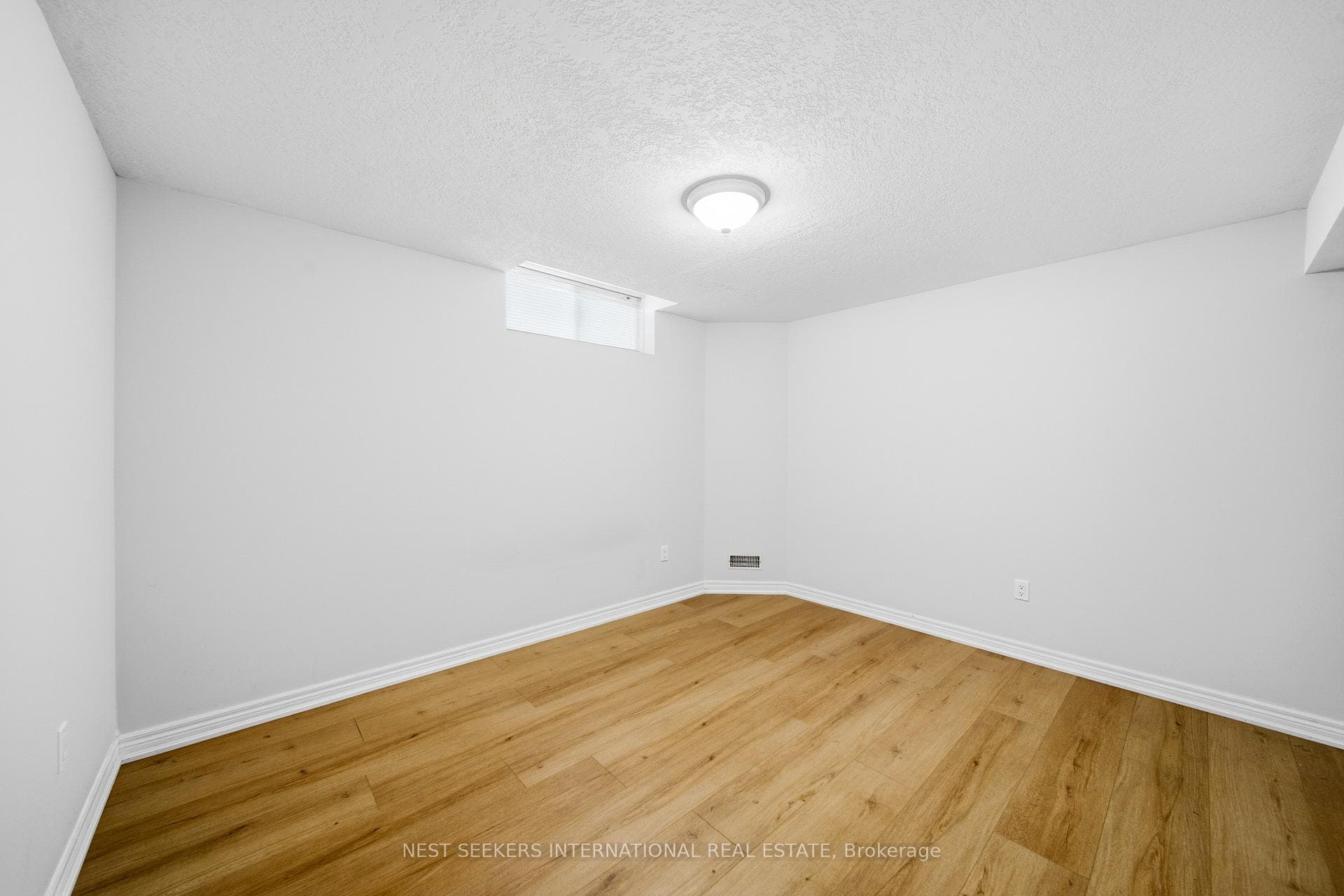 139 Bellamy Crescent Unit LOWER photo 13