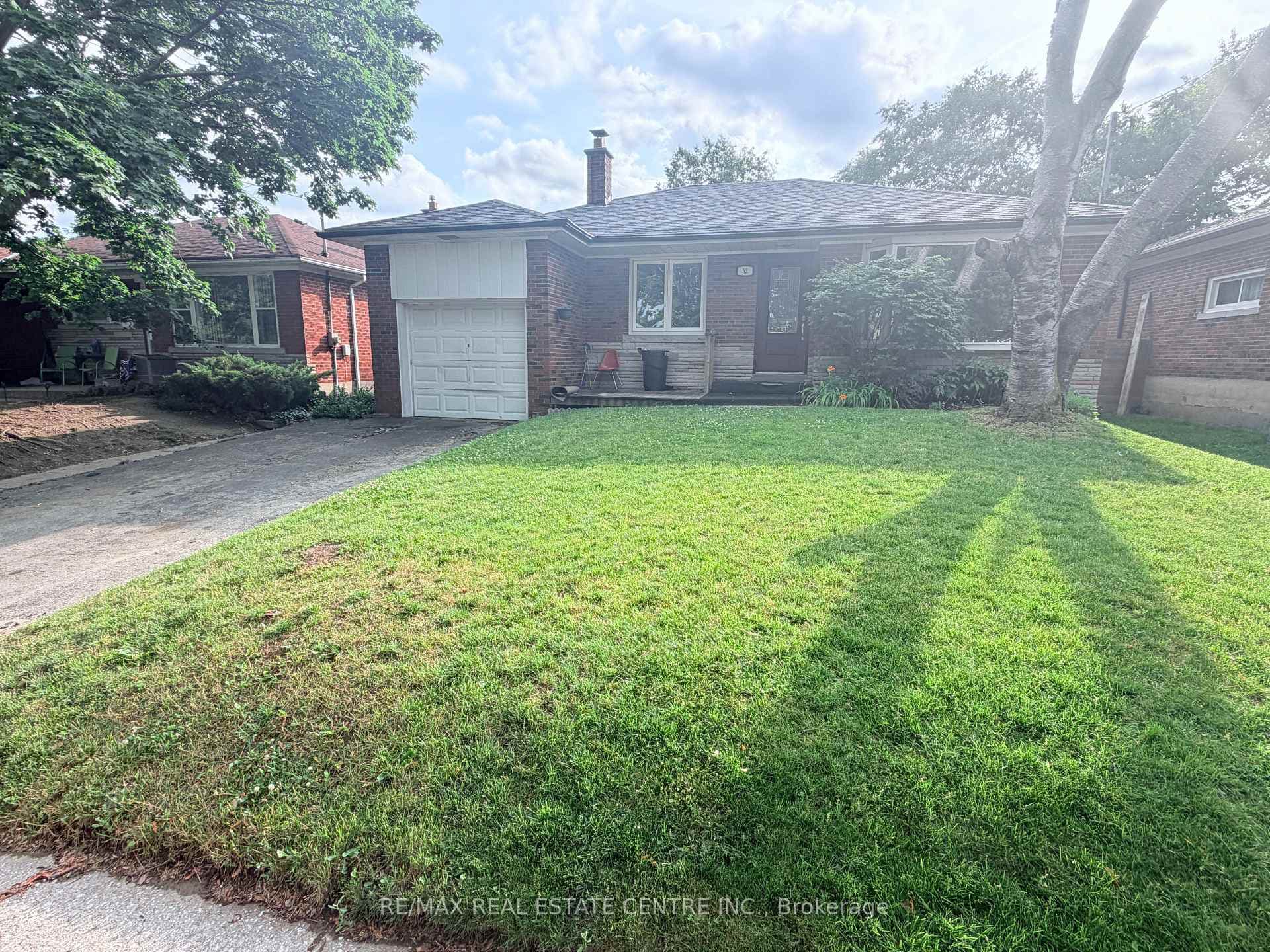 52 Sharbot Avenue photo 17