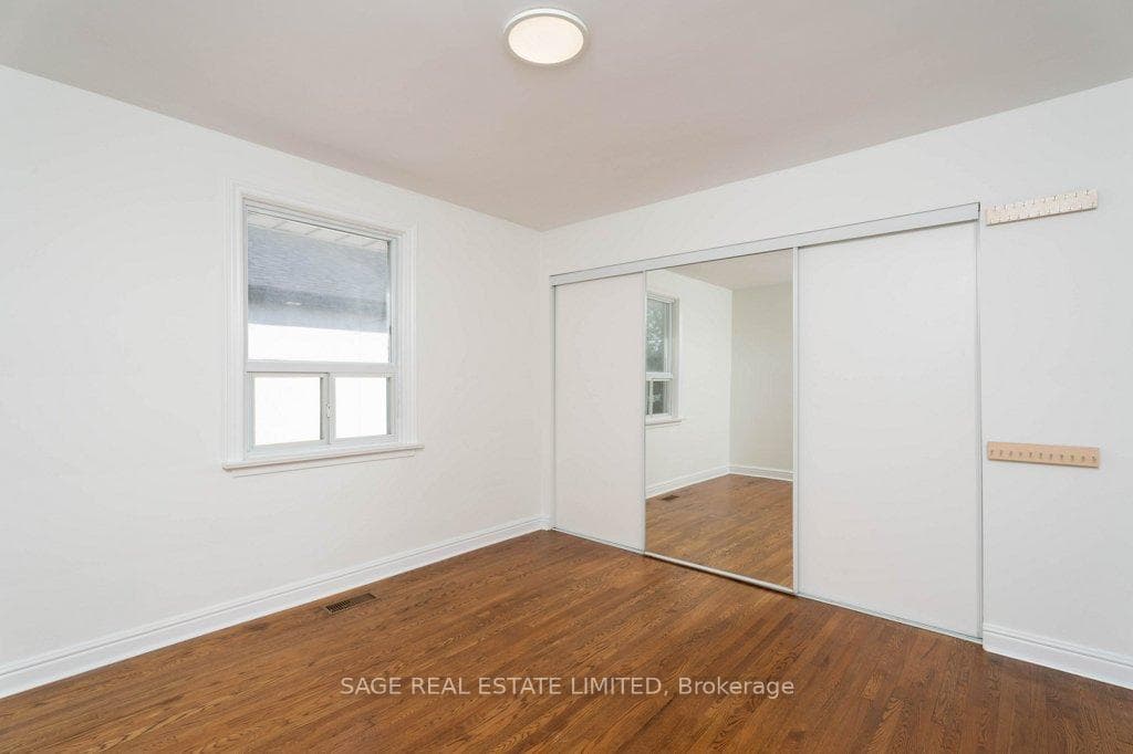 16 Simpson Avenue Unit 3 photo 9