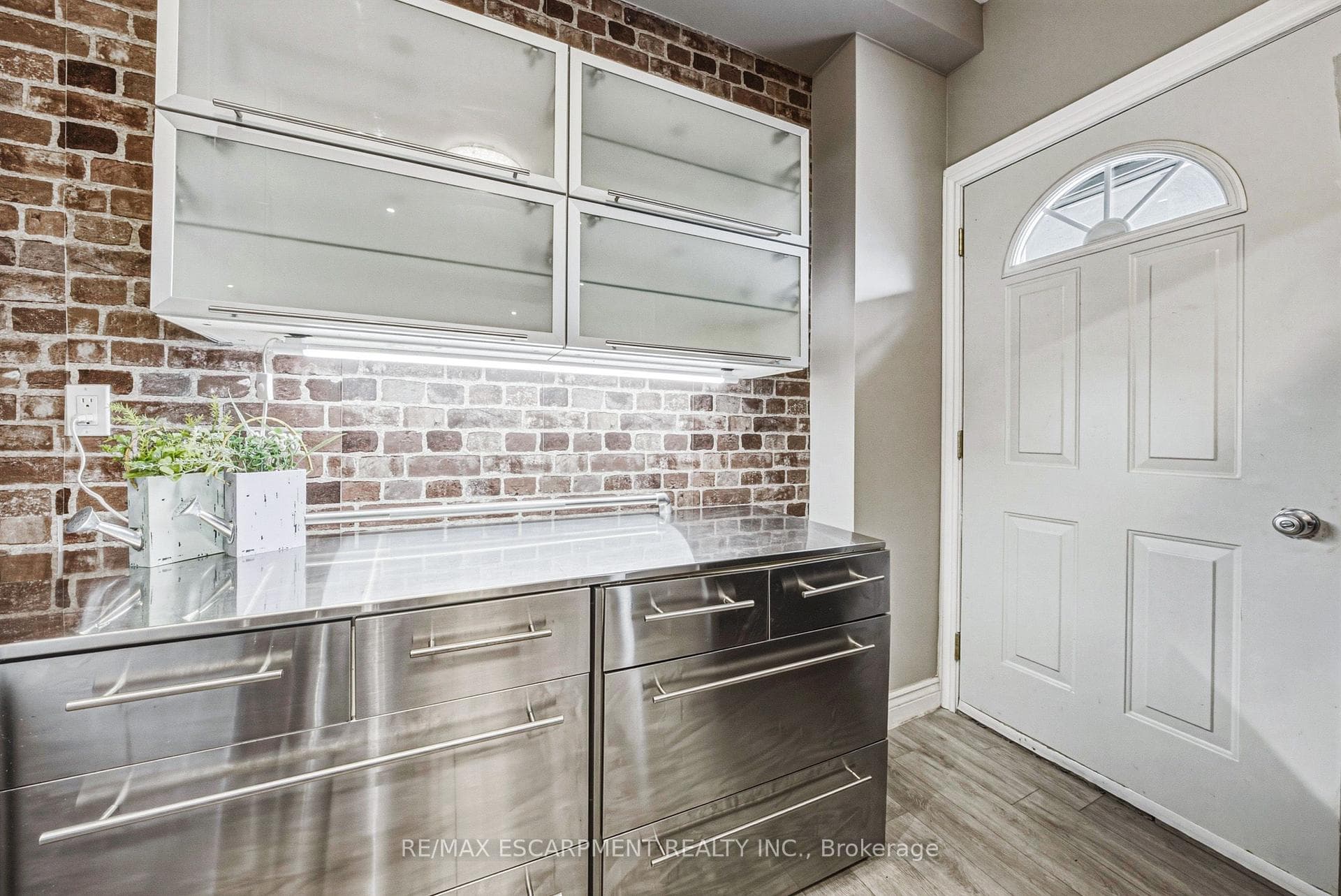 218 Grosvenor Avenue photo 11