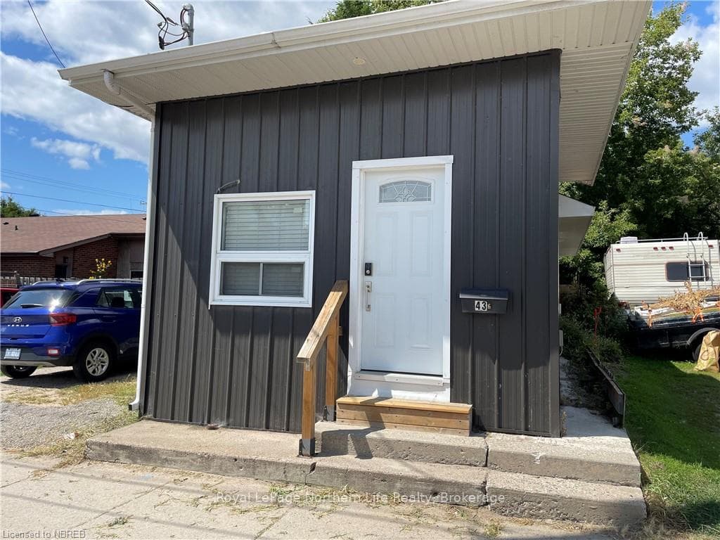 436 JOHN Street photo 2