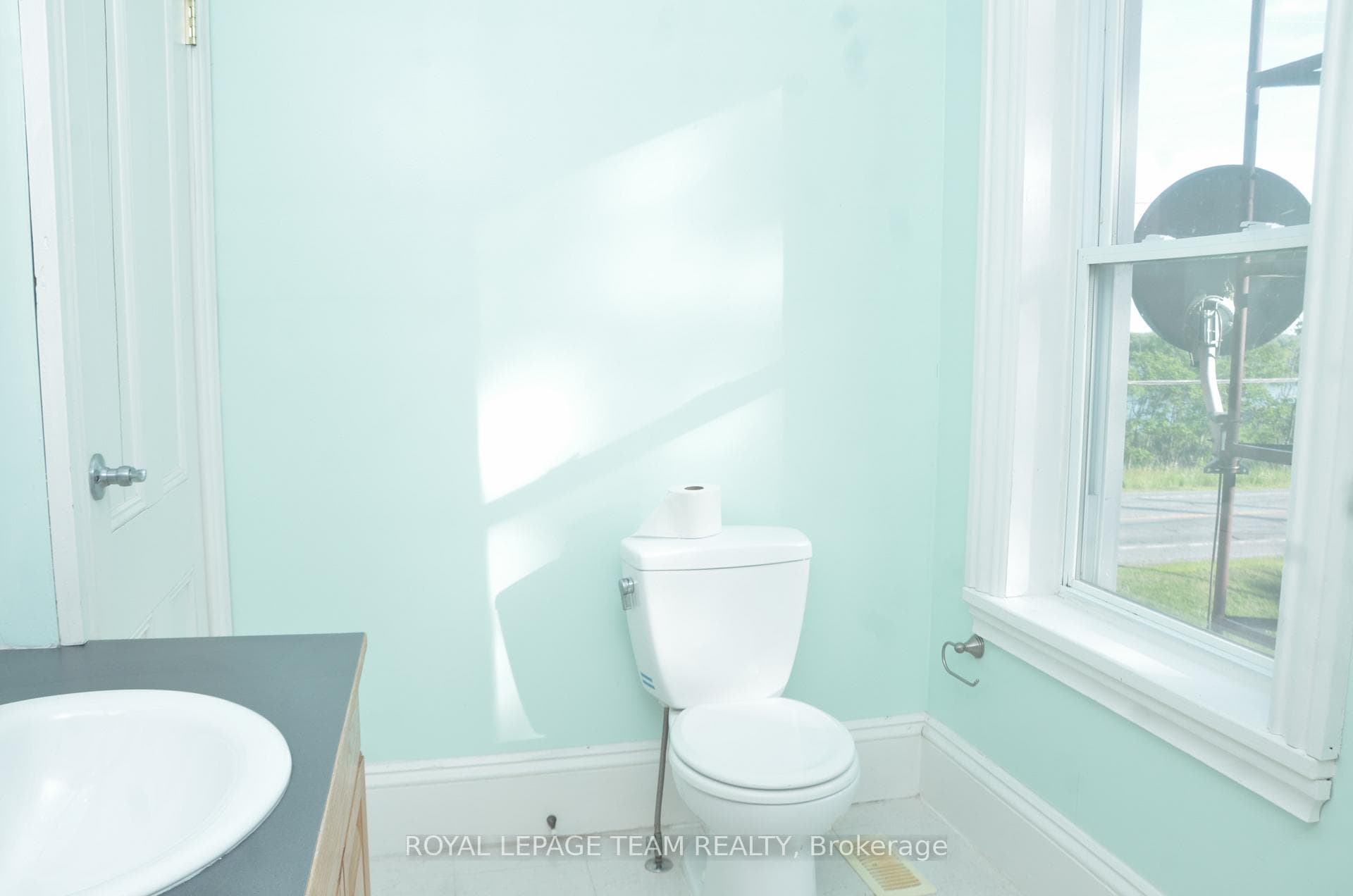 2nd floor 4 pc bath