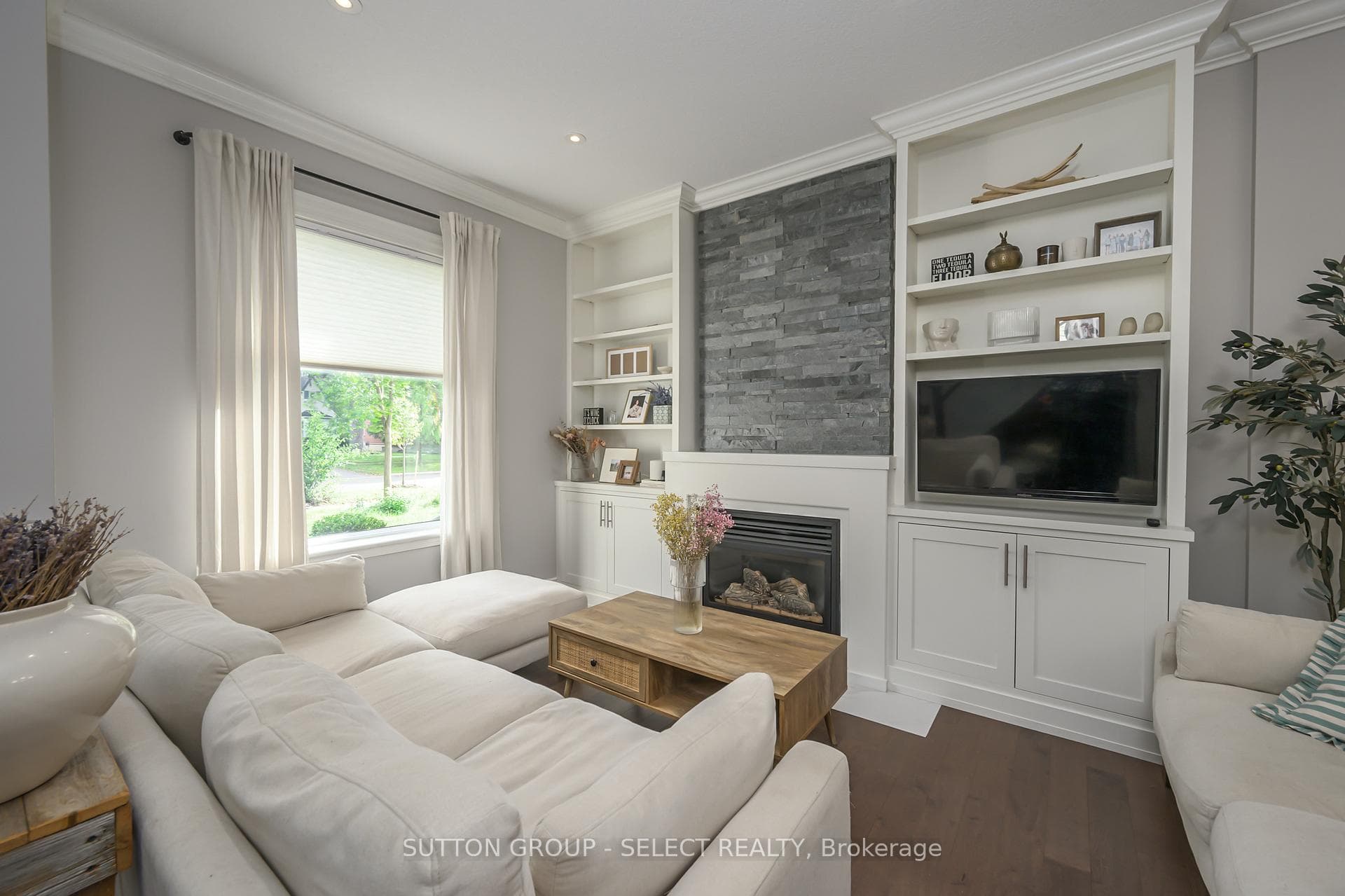 943 Colborne Street photo 8