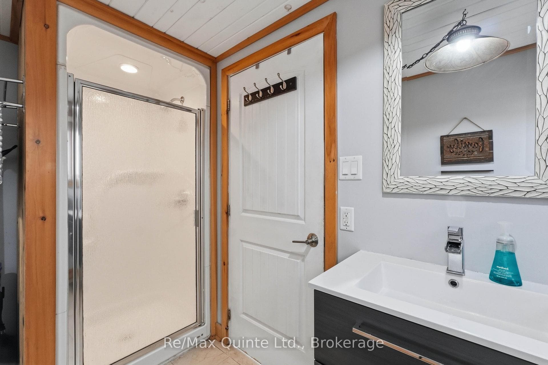 203 Faradale Drive photo 16