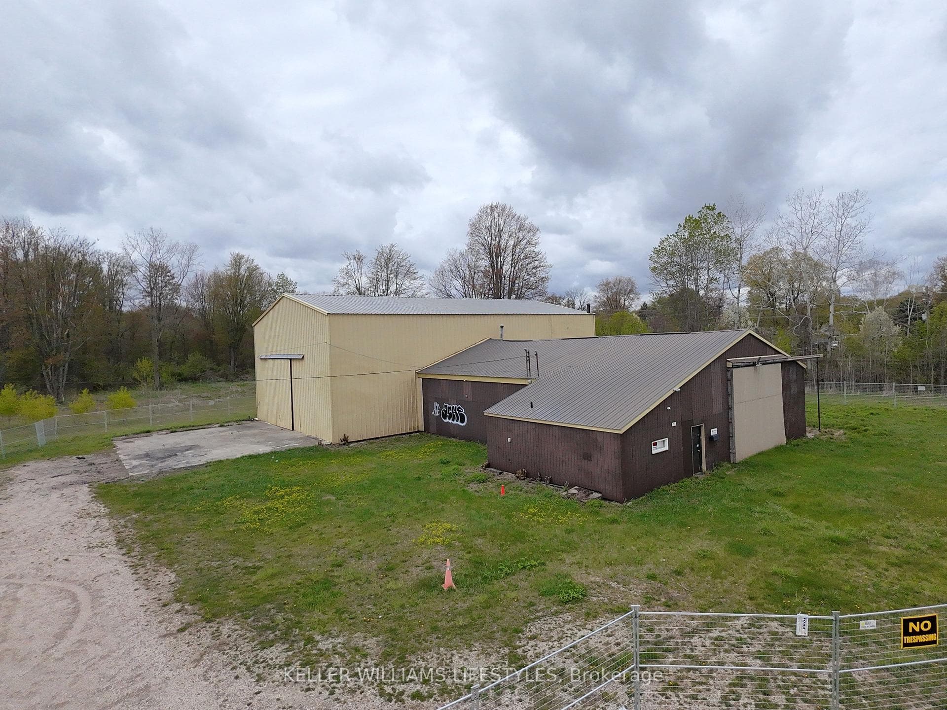 238 MacEwan Street photo 1
