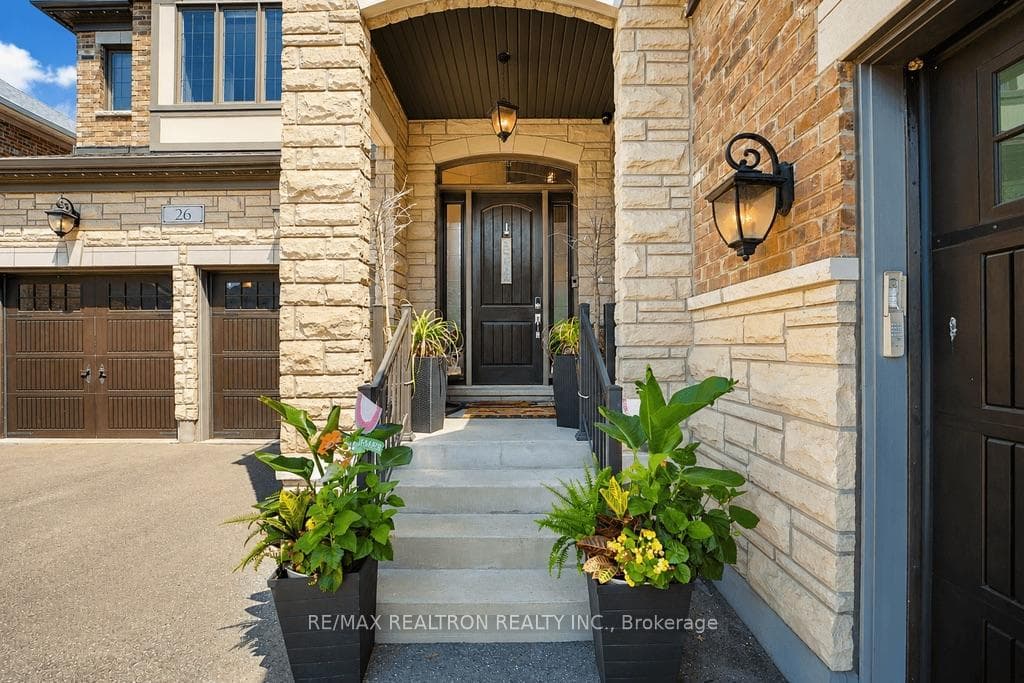 26 Sir Henry Court photo 4