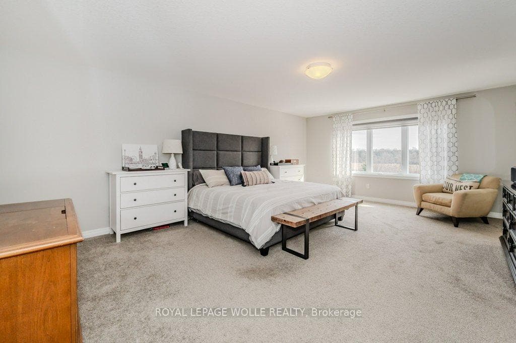 66 Eaglecrest Street photo 17
